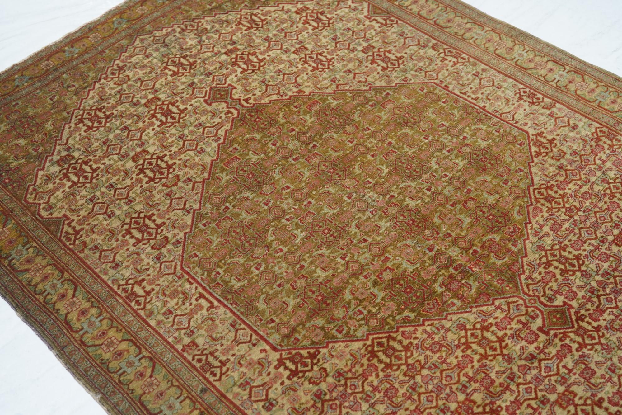 Antique Senneh Rug In Excellent Condition For Sale In New York, NY