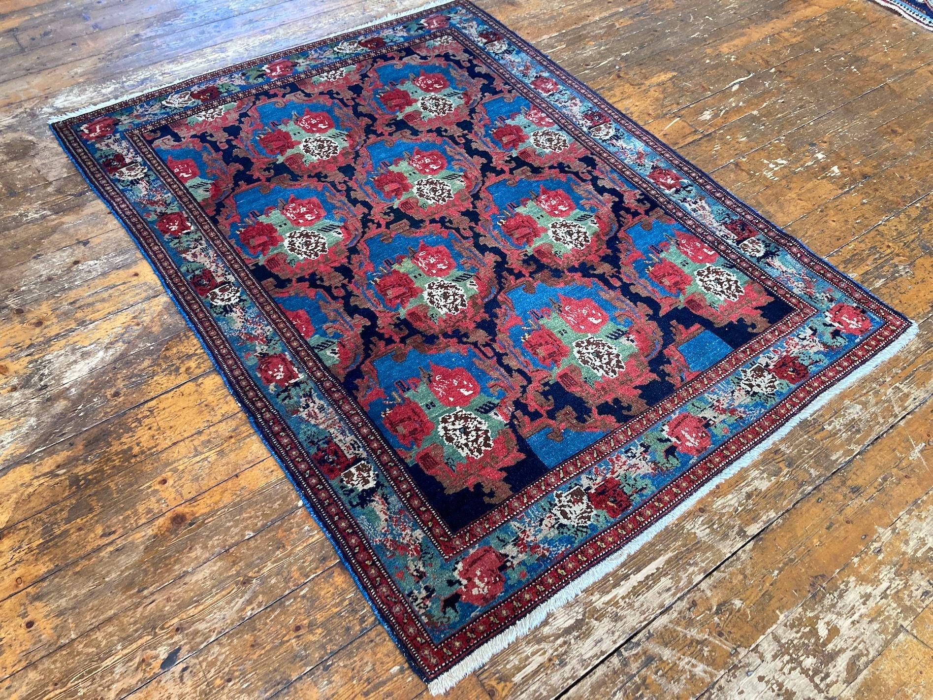Antique Senneh Rug 1.82m x 1.38m In Good Condition For Sale In St. Albans, GB