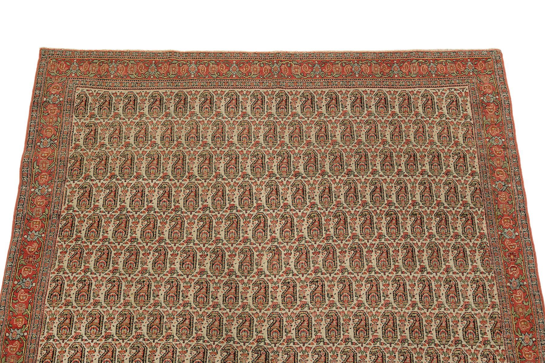 Antiker Senneh-Teppich, handgeknüpft, 6,4 × 4,6 Fuß - Beige & Rot (Handgeknüpft) im Angebot