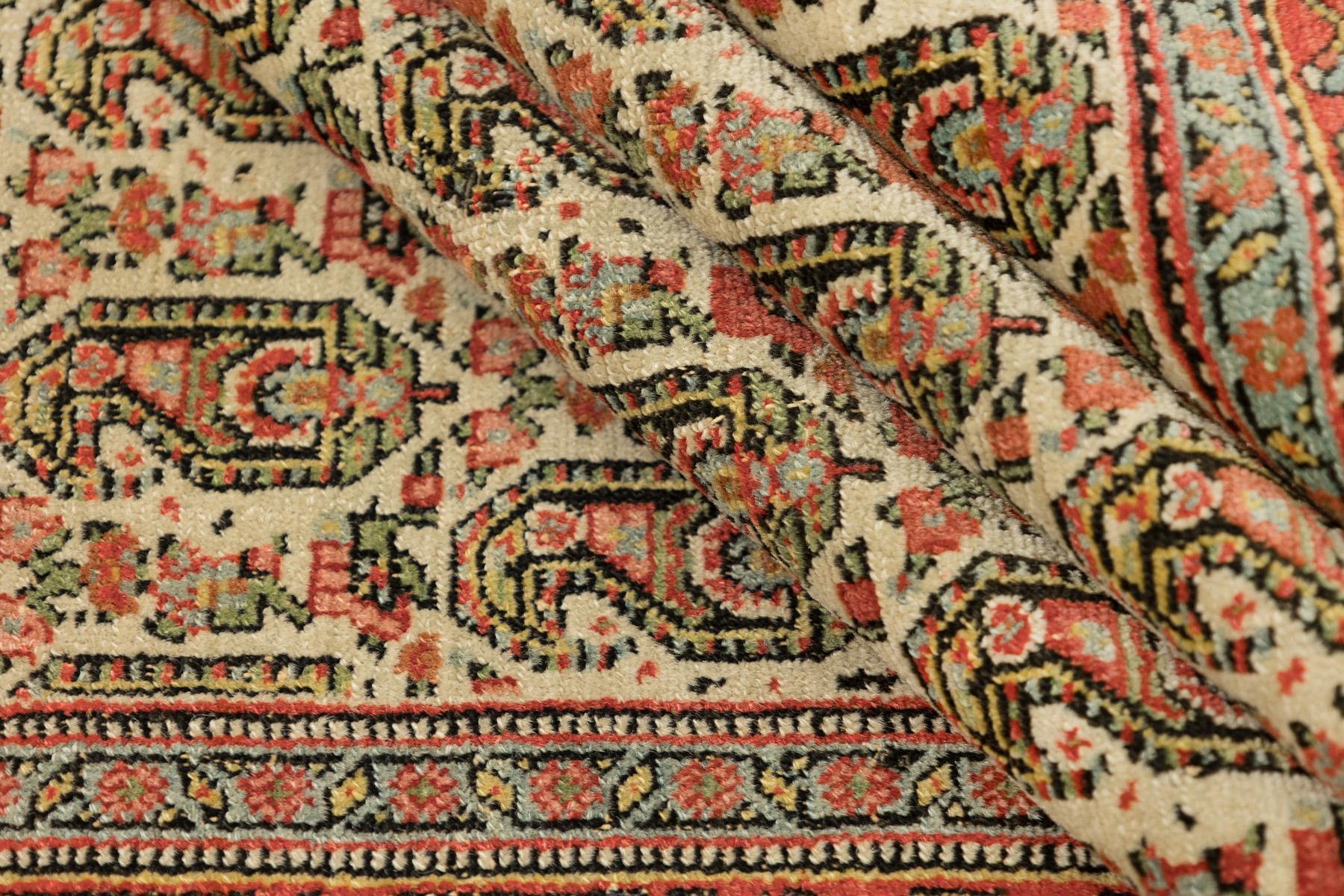 Antiker Senneh-Teppich, handgeknüpft, 6,4 × 4,6 Fuß - Beige & Rot (Wolle) im Angebot