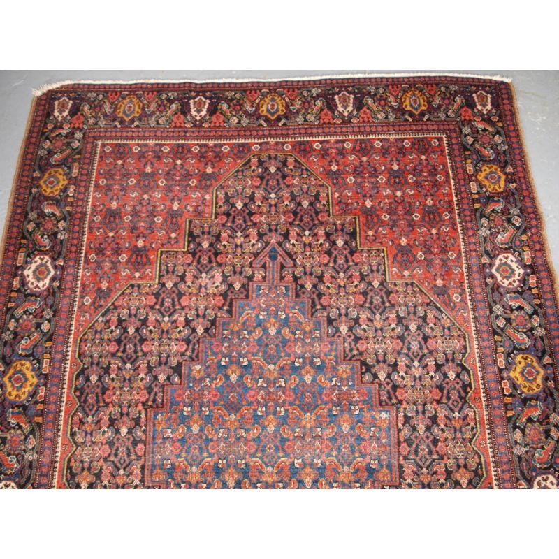 Antique Senneh Rug of Traditional Medallion Design In Fair Condition For Sale In Moreton-In-Marsh, GB