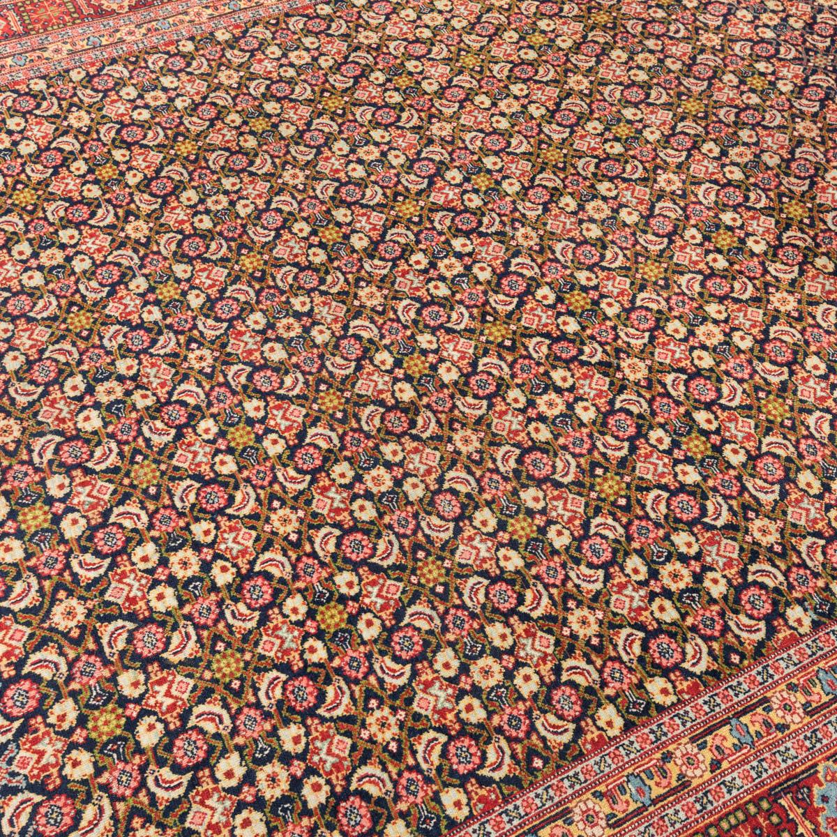Hand-Knotted Antique Senneh Wool Rug. Circa. 1920. 2.85 x 2.25 m For Sale