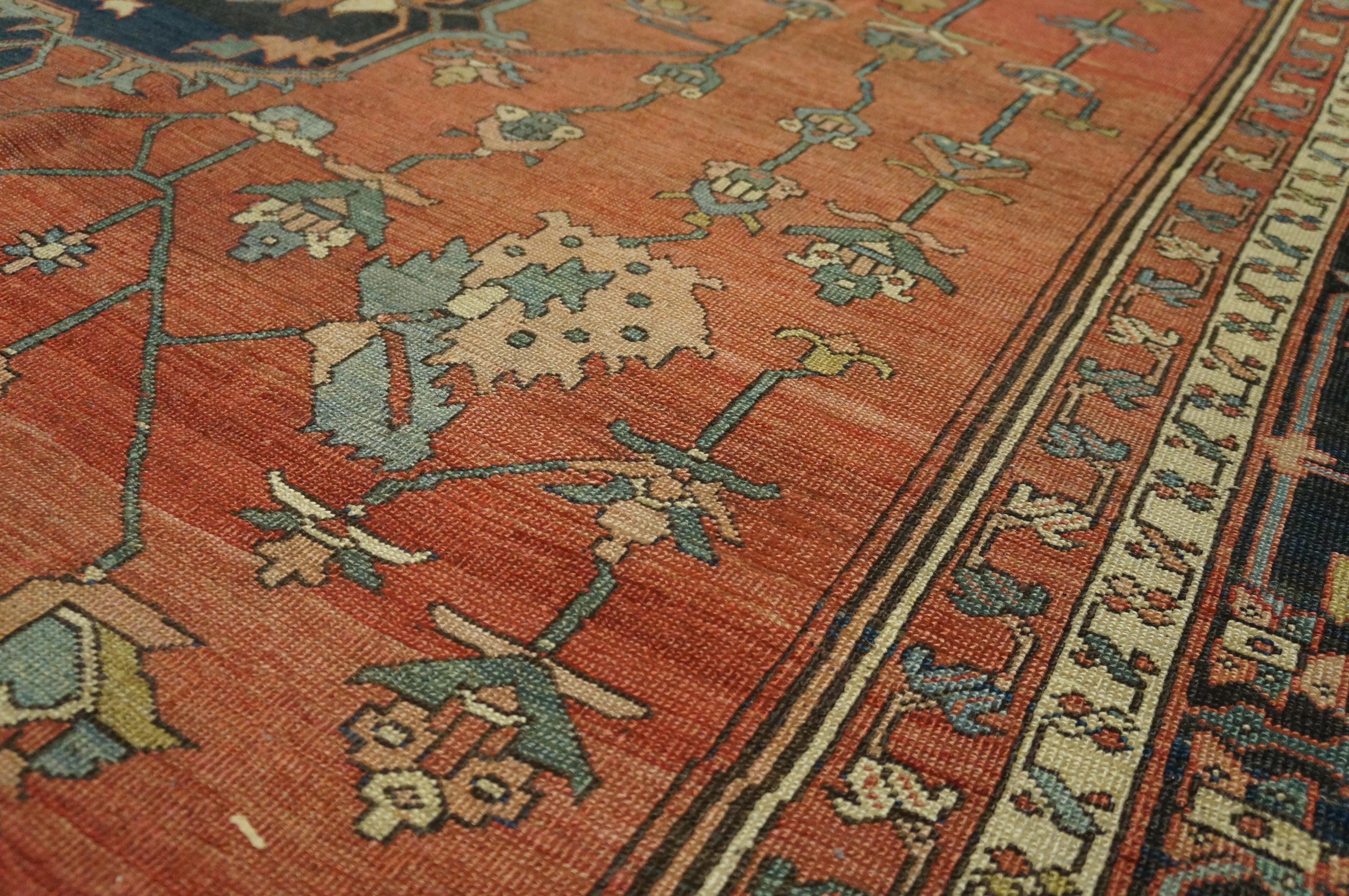 Antique Serapi rug, size: 10'6