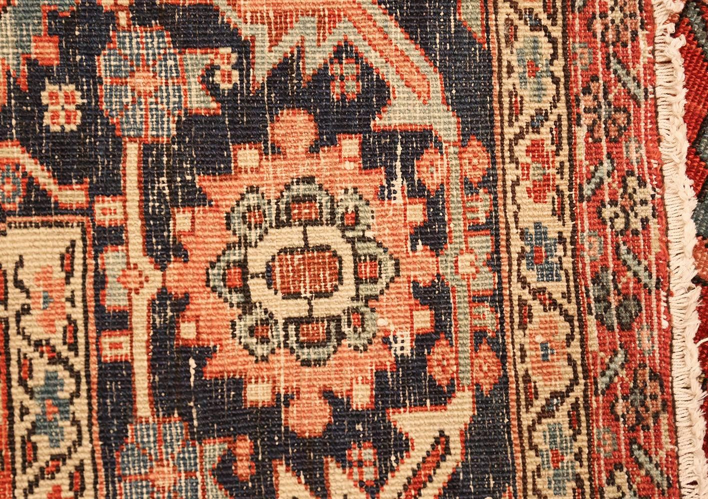 20th Century Antique Serapi Persian Rug. Size: 10 ft 4 in x 13 ft 6 in (3.15 m x 4.11 m)