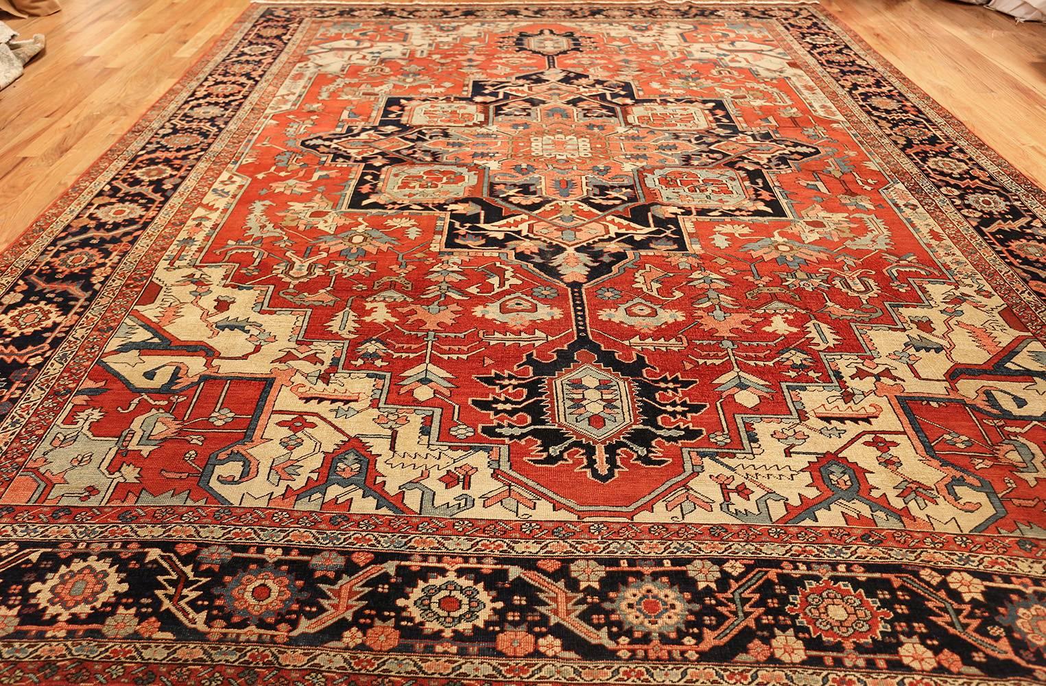 Antique Serapi Persian Rug. Size: 10 ft 4 in x 13 ft 6 in (3.15 m x 4.11 m) 2