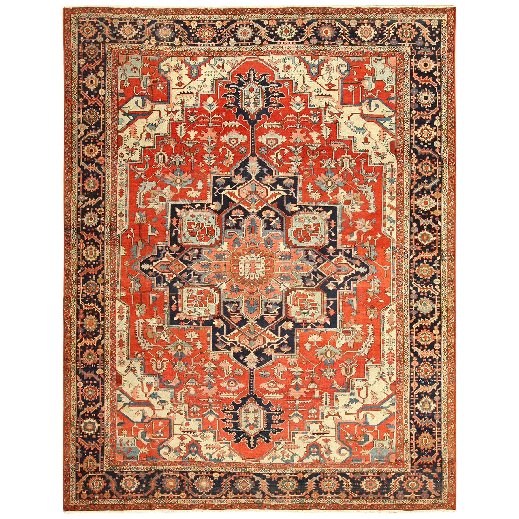 Antique Serapi Persian Rug. Size: 10 ft 4 in x 13 ft 6 in (3.15 m x 4.11 m)