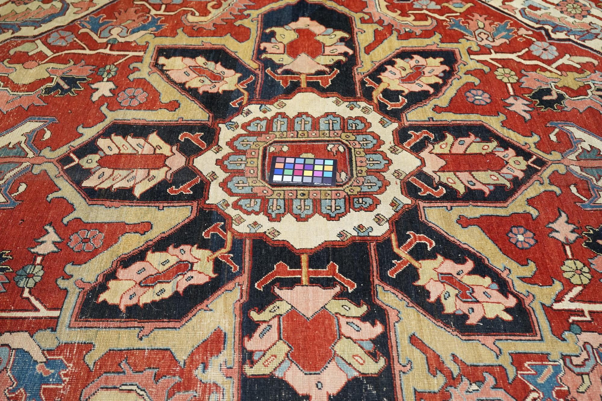 Antiker Serapi-Teppich 10' x 12'3'' im Angebot 1