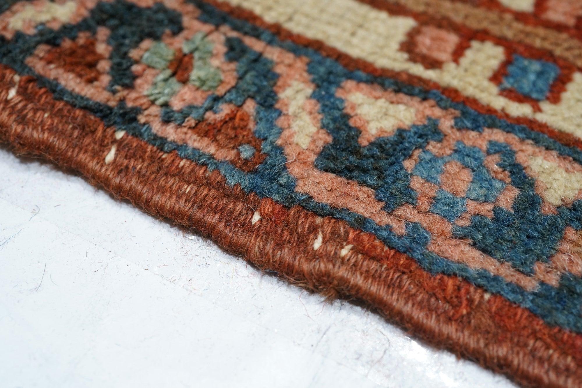 Tapis Serapi ancien 10'6'' x 12'6'' Bon état - En vente à New York, NY