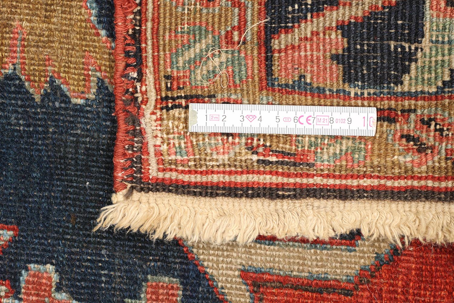 Laine Tapis ancien Serapi (3.9x2.9m, 1900). Détails exquis (noués à la main). en vente