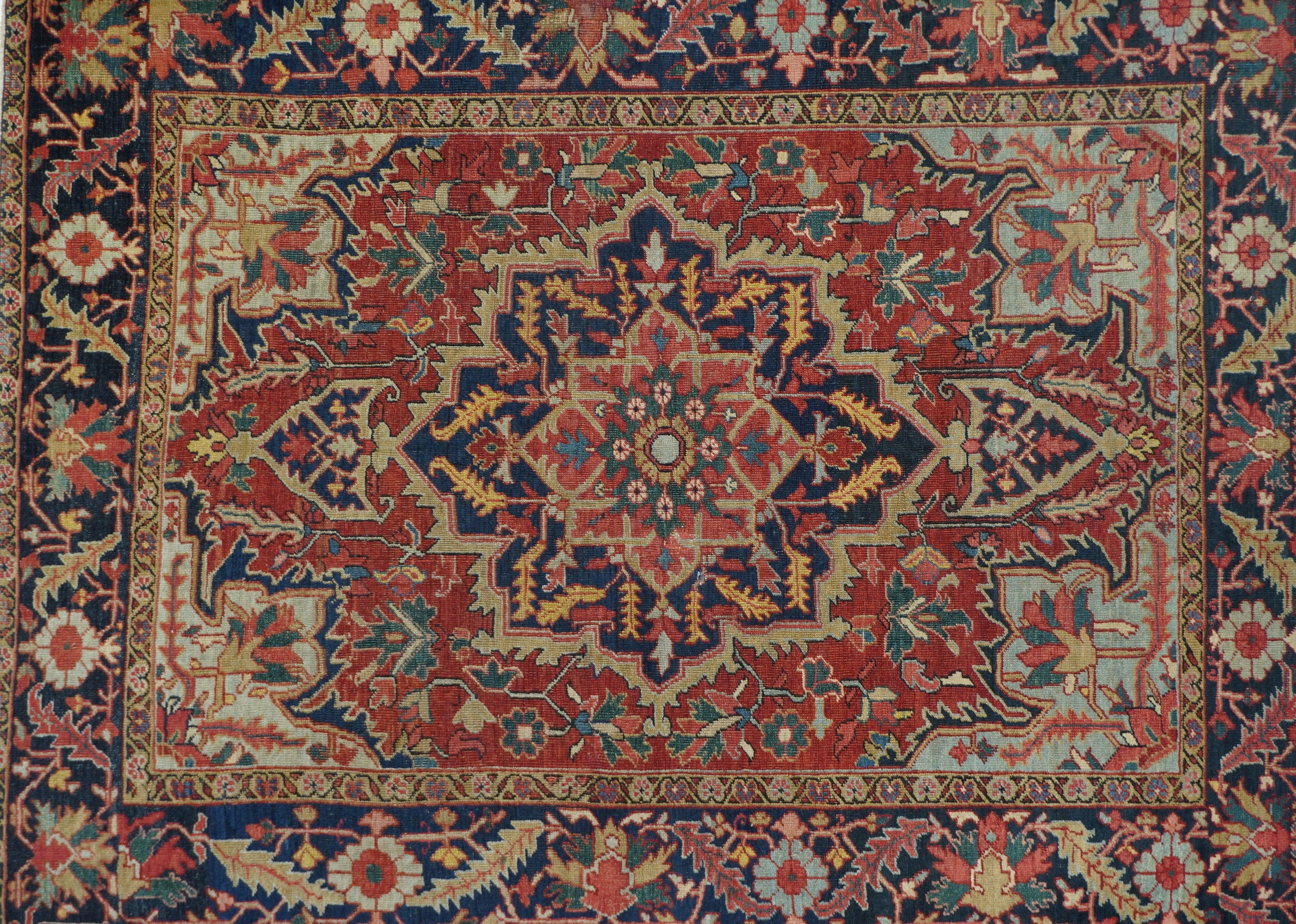 Antiker Serapi-Teppich 4'10'' x 6'0'' im Zustand „Gut“ im Angebot in New York, NY