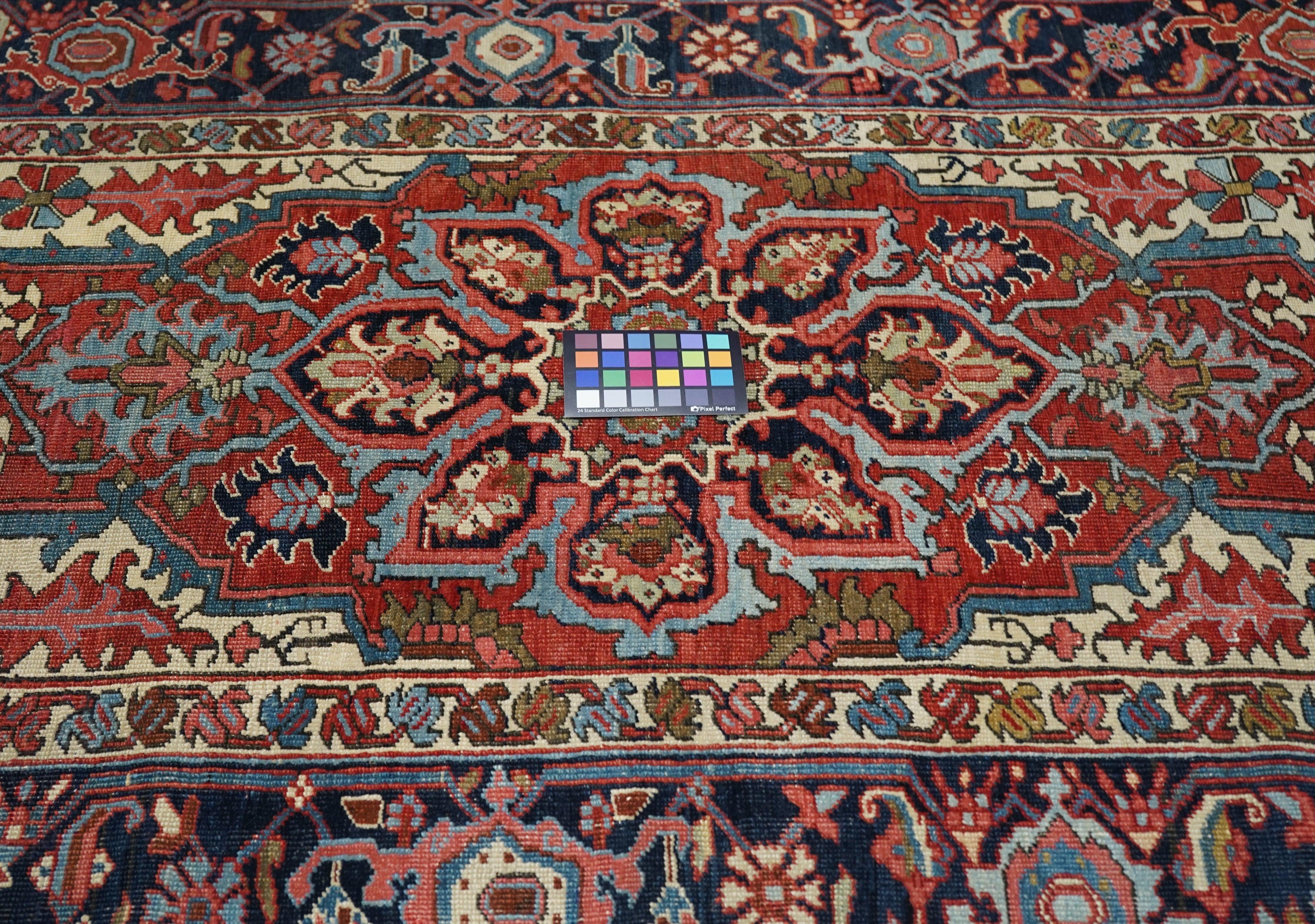 Antiker Serapi-Teppich 4'5'' x 6'9'' im Zustand „Hervorragend“ im Angebot in New York, NY