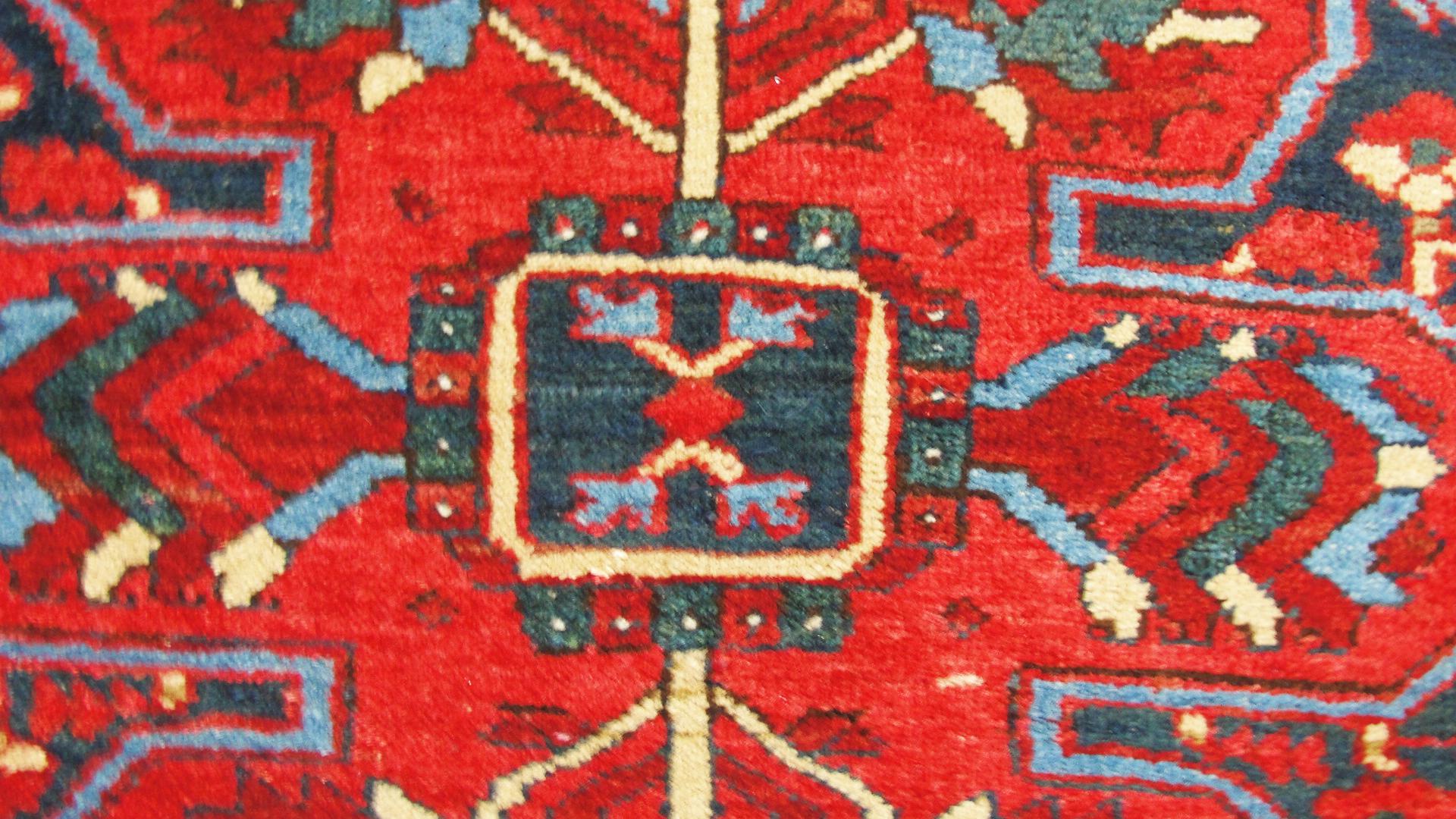 Antiker Serapi-Teppich, 1,82 m x 1,83 m im Zustand „Hervorragend“ im Angebot in Evanston, IL