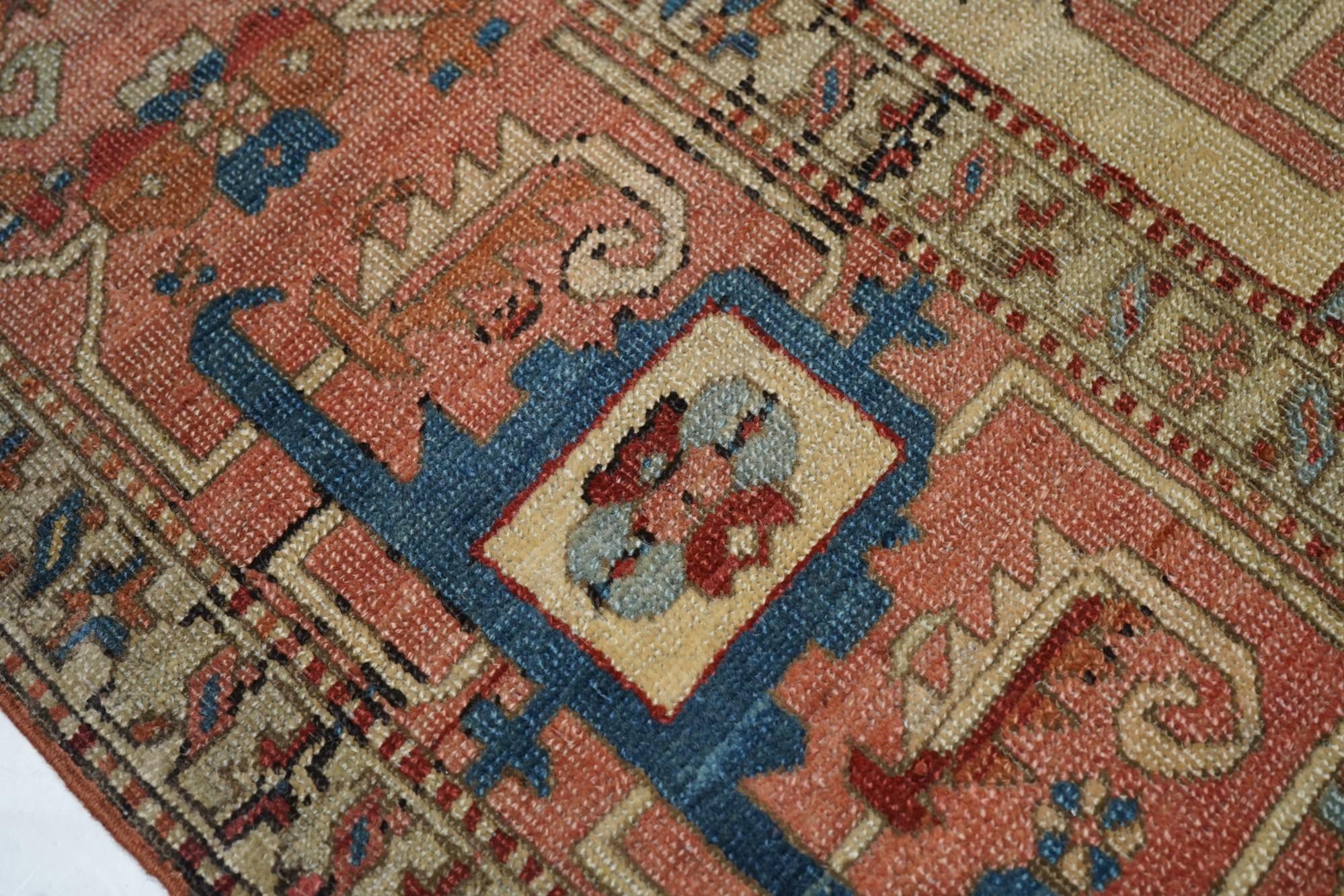 Antique Serapi Rug  In Good Condition For Sale In New York, NY