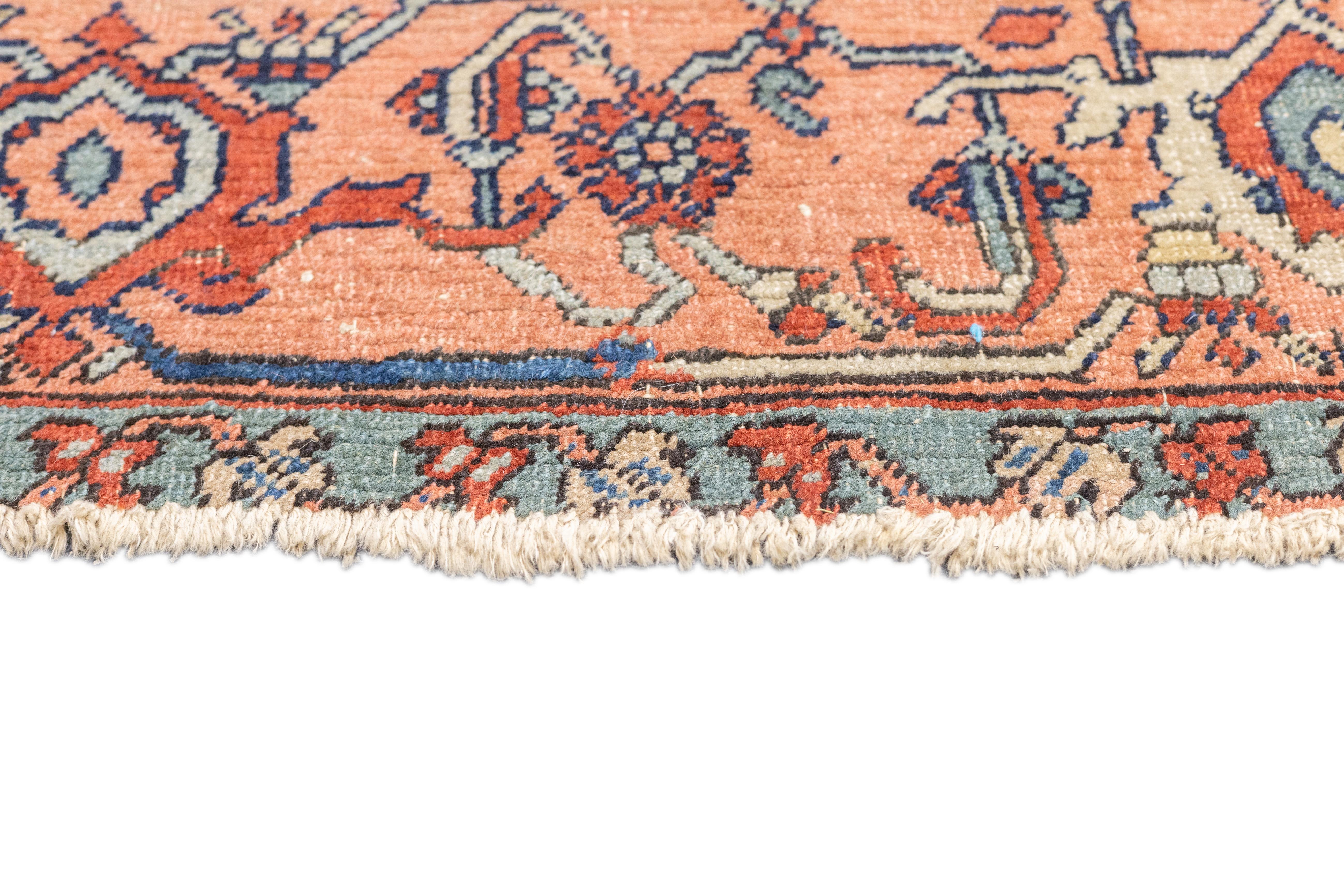 Perse Tapis Serapi ancien 9'3'' x 9'11'' en vente