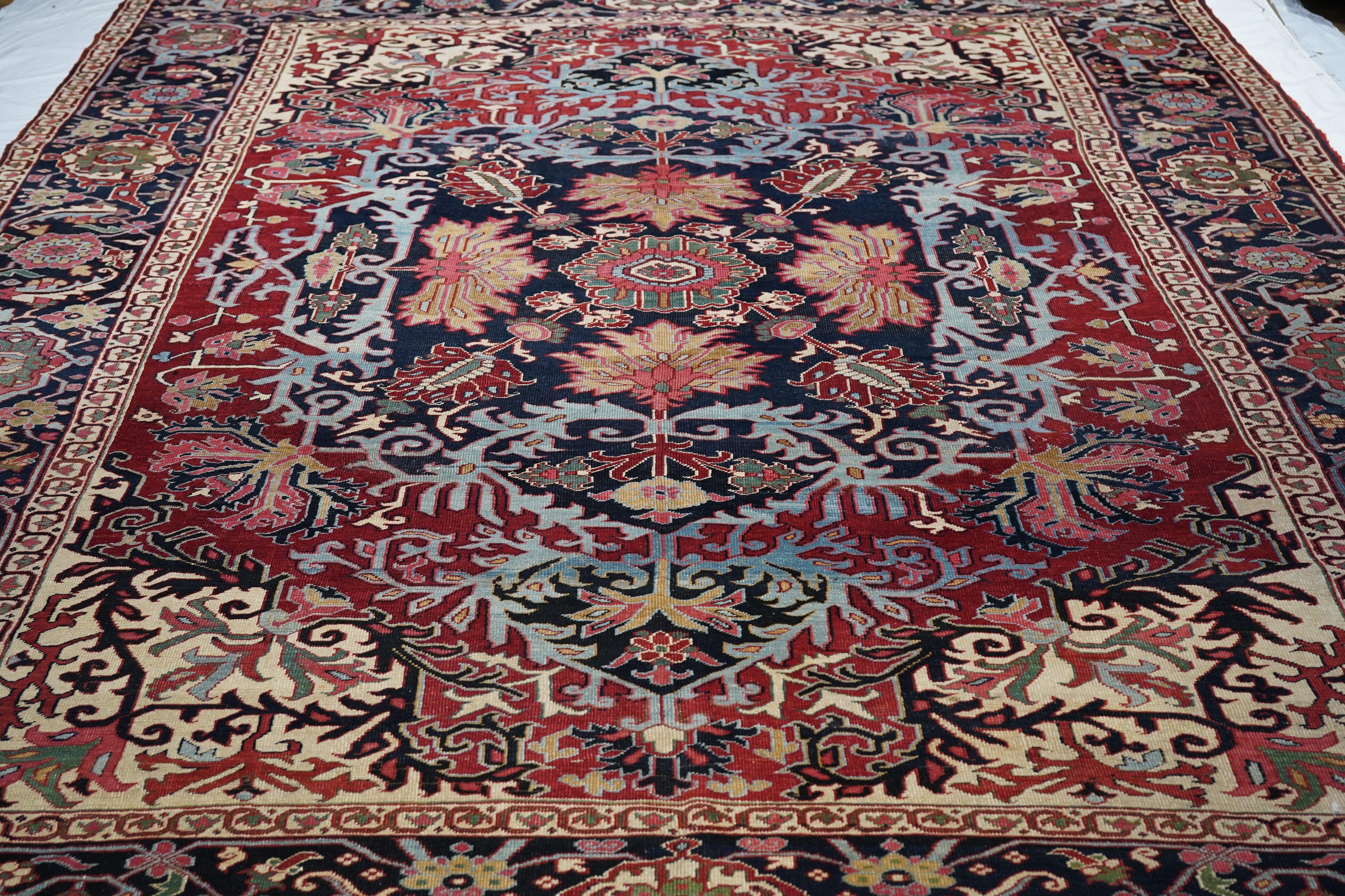 Antiker Serapi-Teppich 9'7'' x 12'7'' im Angebot 1
