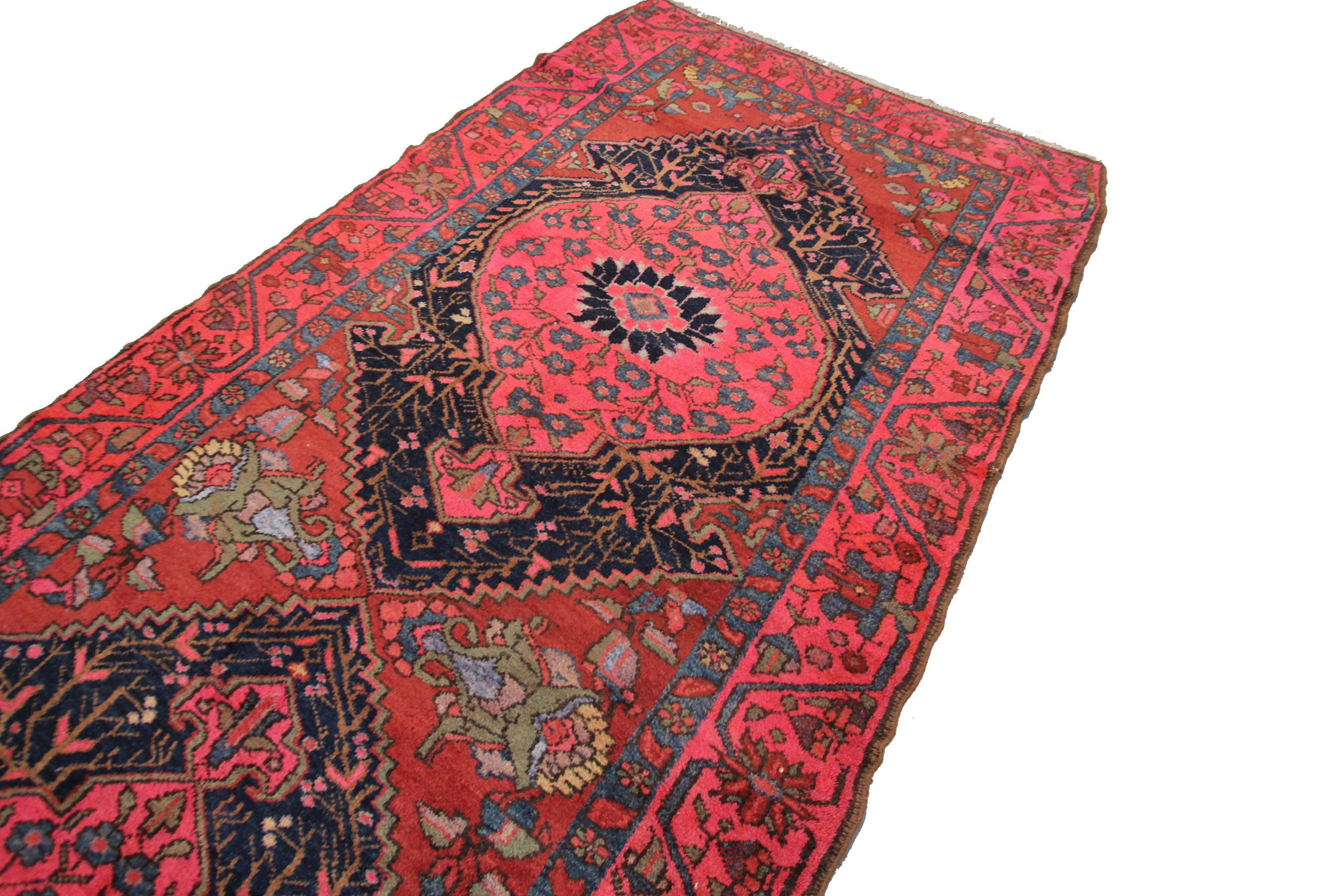 Milieu du XXe siècle Tapis persan ancien Serapi Heriz Serapi tapis de couloir Heriz émaillé à la main en vente