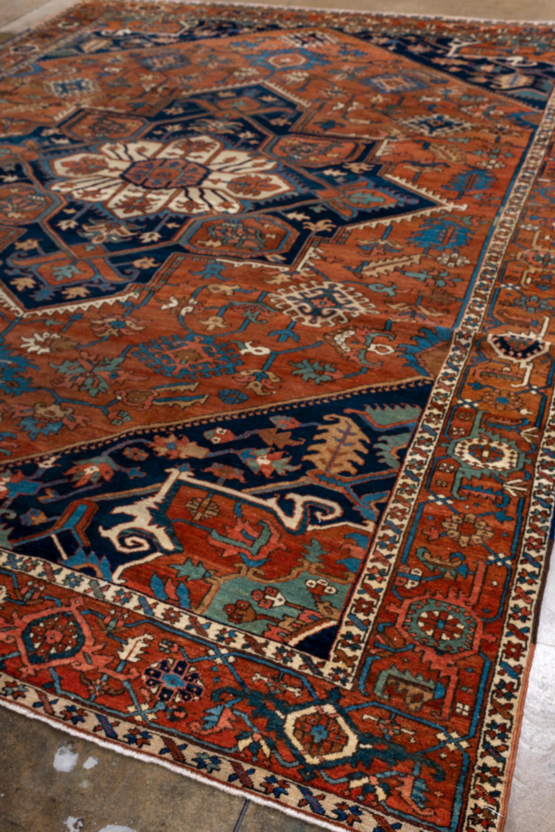 Perse Tapis Serapi ancien datant du début des années 1900 en vente