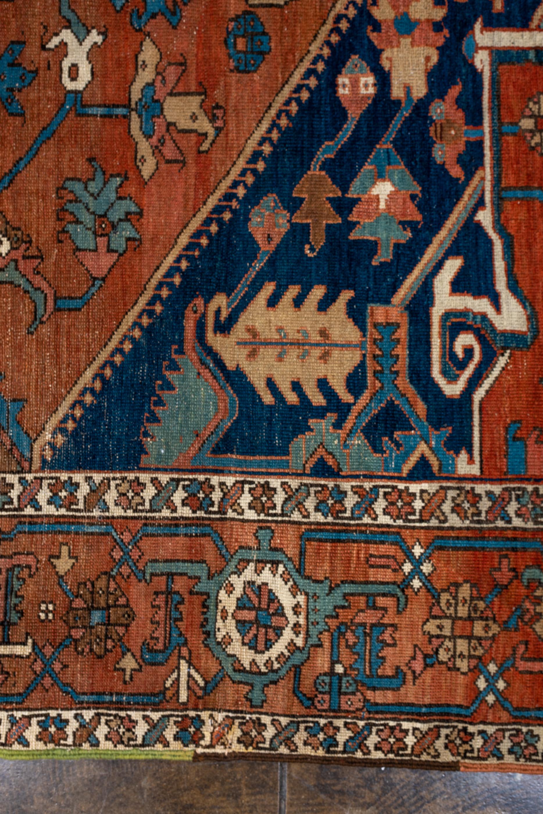 Tapis Serapi ancien datant du début des années 1900 Bon état - En vente à New York, NY