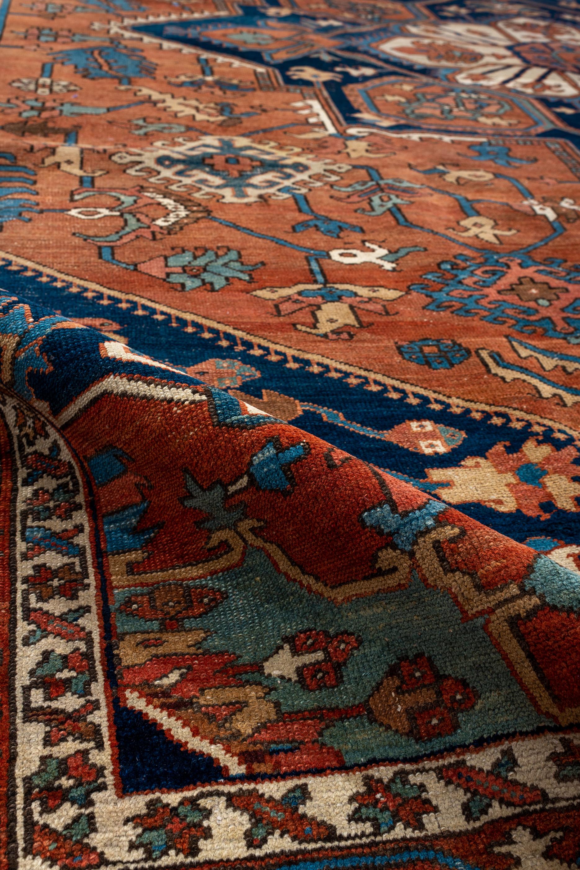 Laine Tapis Serapi ancien datant du début des années 1900 en vente