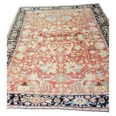 Tapis Serapi ancien rouge et bleu délavé avec bordure bleu marine