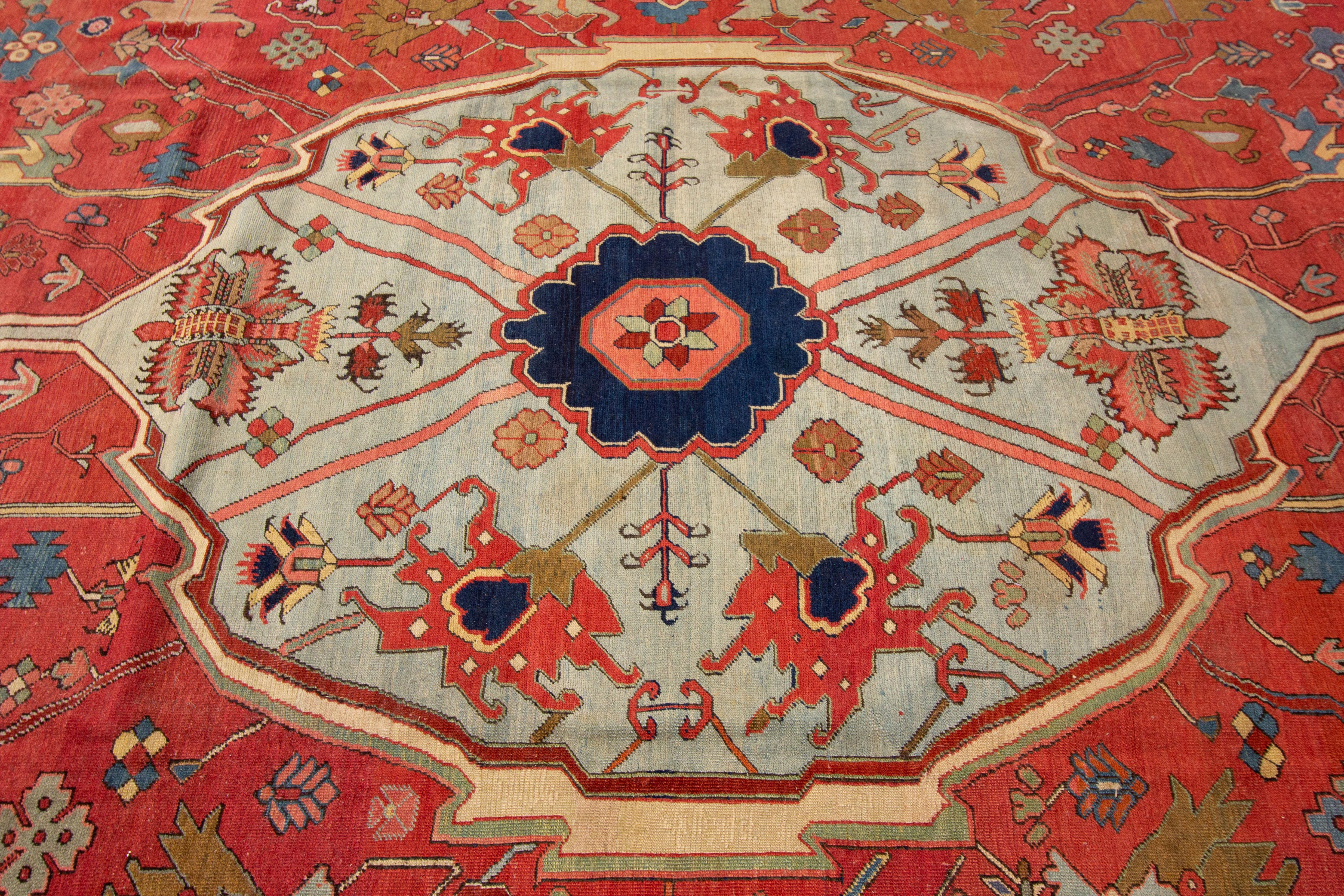 Antique Red Hand-Knotted Serapi Wool Rug In Good Condition For Sale In Norwalk, CT