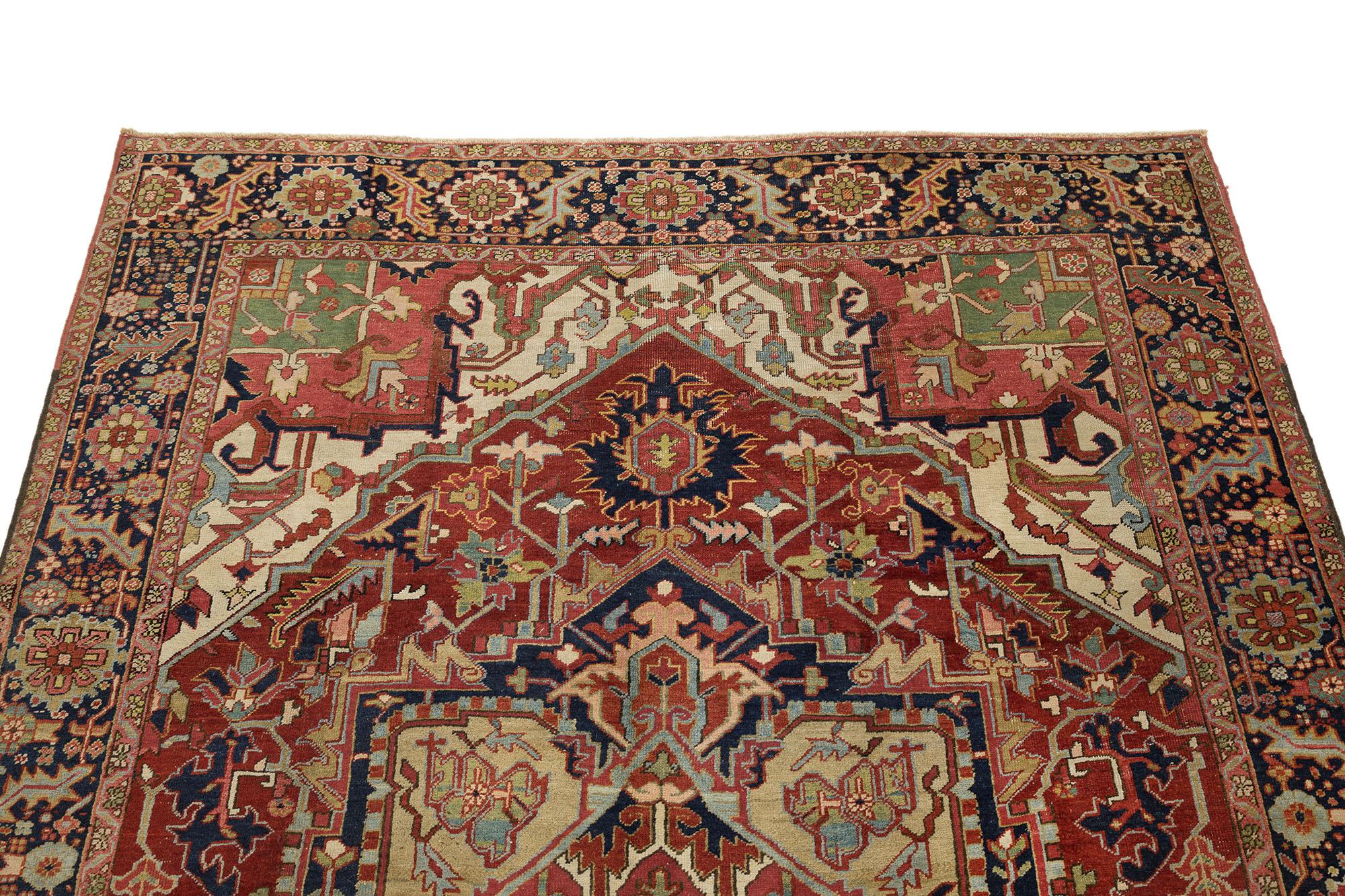 Antiker Serapi Teppich, handgeknüpft, 10.2x7 ft - Rot, Marine und Elfenbein (Handgeknüpft) im Angebot