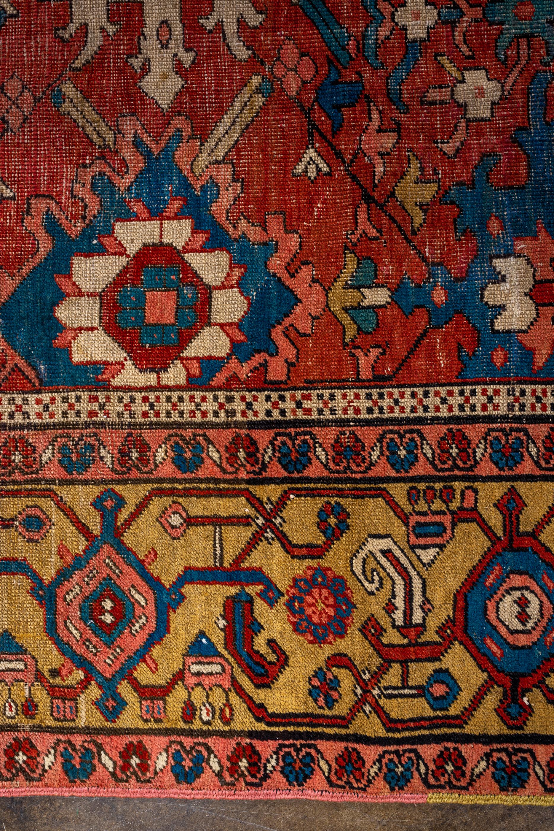 Tapis Serapi ancien avec motif de terrain rouge et de hangars Bon état - En vente à New York, NY