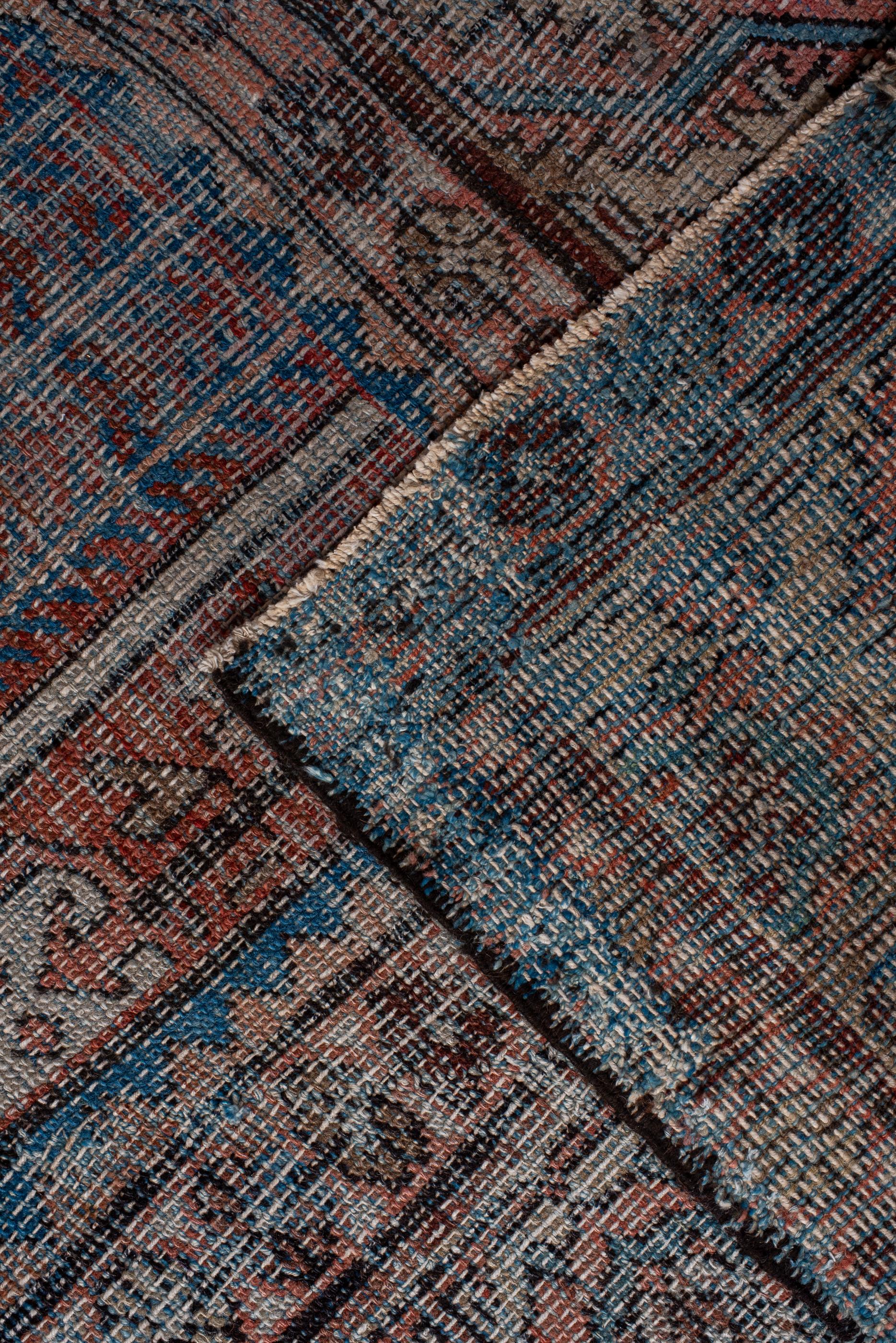 20ième siècle Ancien tapis Serapi avec motifs de champ rouge et de fleurs, vers 1900 en vente