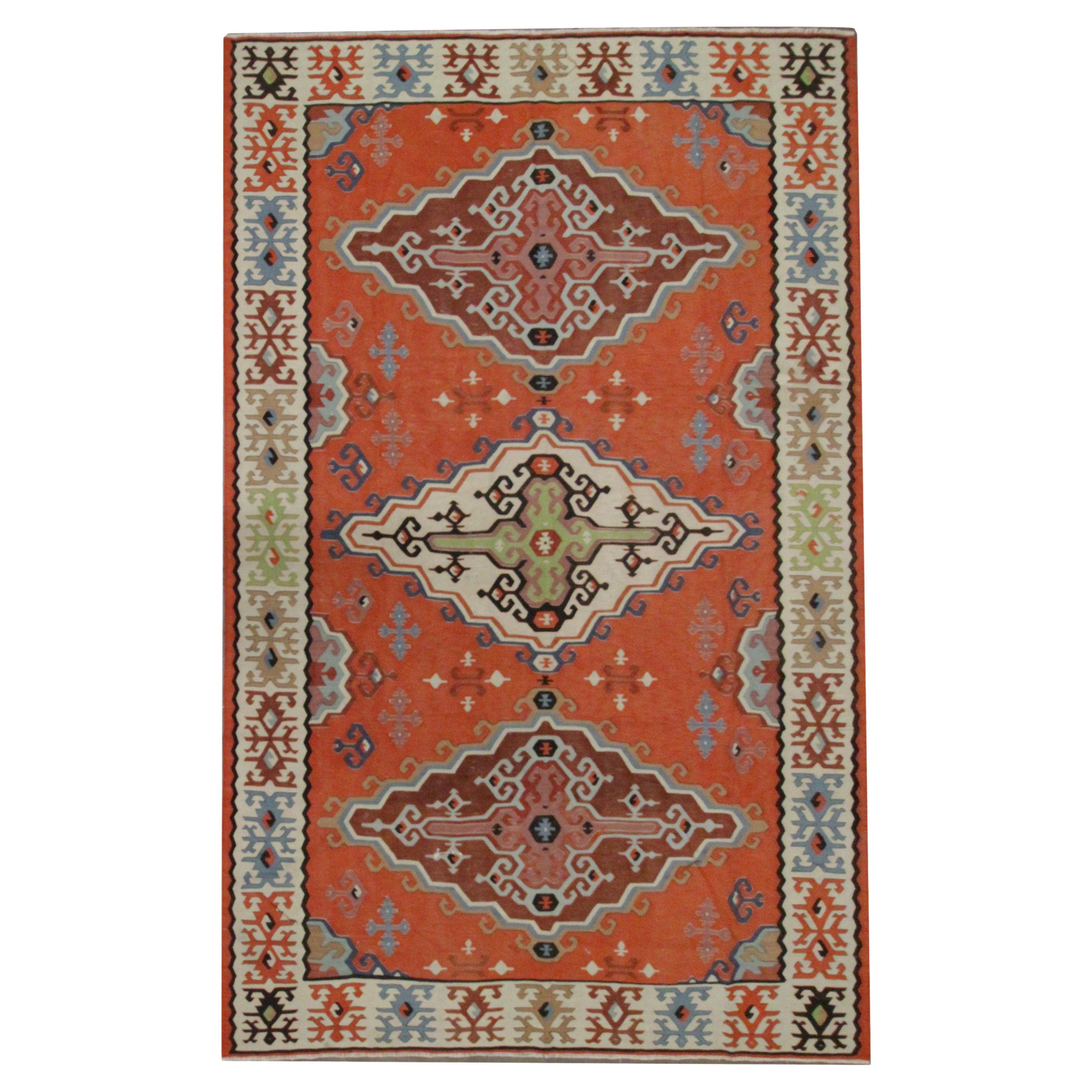 Ancien tapis de salon Serbie Kilim géométrique en laine rouille tissé à la main