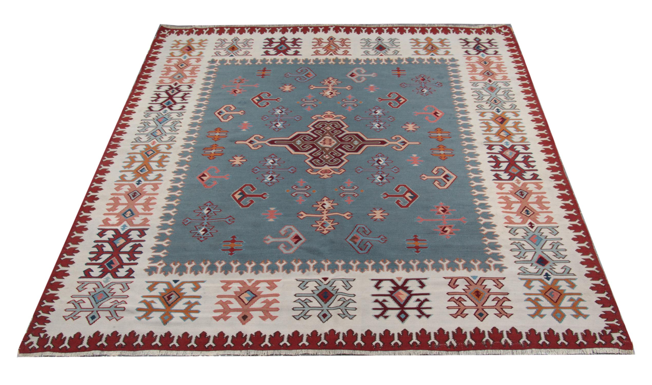 This handmade carpet oriental rug Pirot Kelim is an excellent example of Eastern European handwoven and flat-weave tapestry rugs, traditionally produced in Pirot, a town in southeastern Serbia. The yarns are all handspun and had been dyed by organic