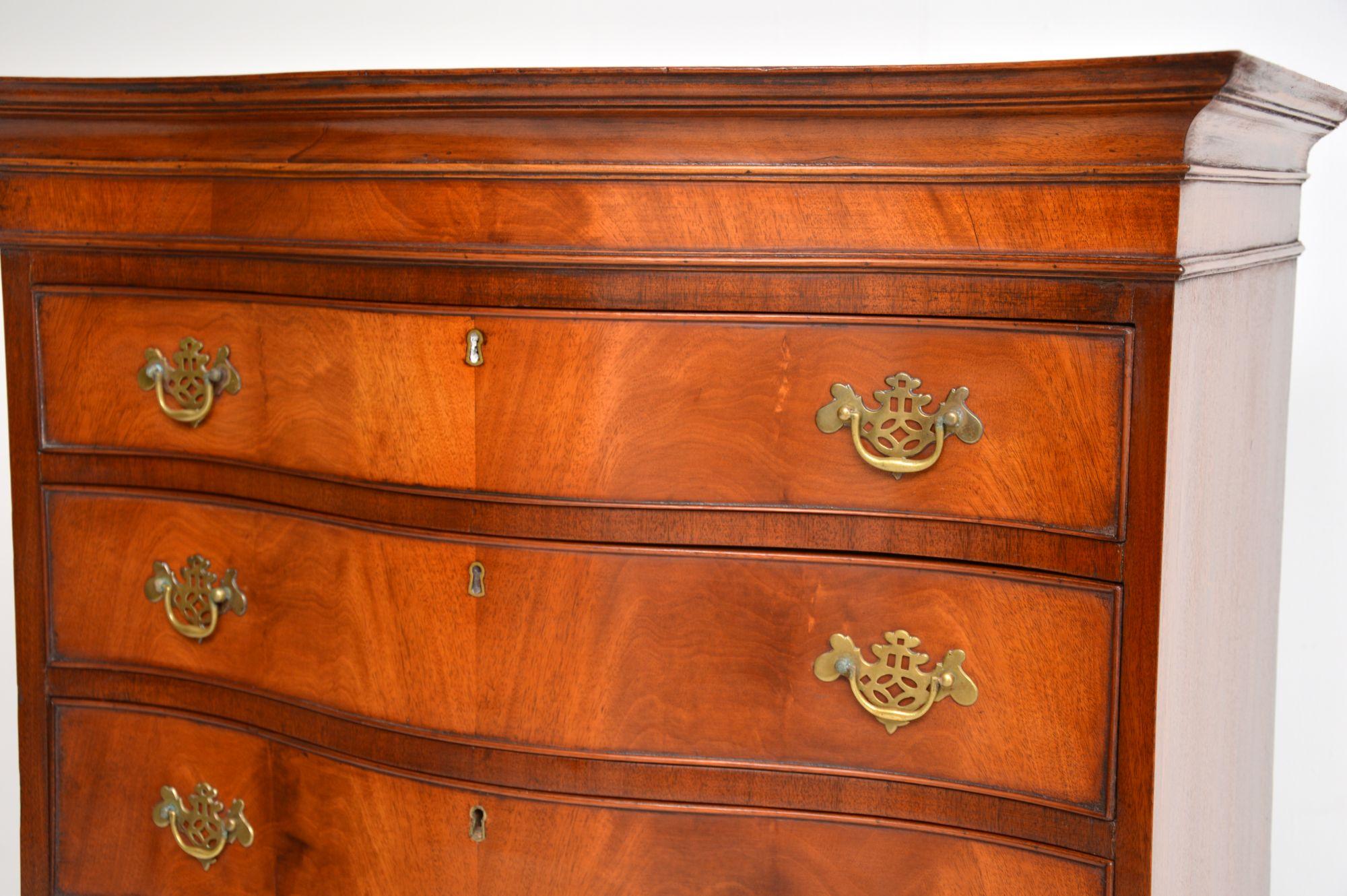 Antique Serpentine Chest on Chest of Drawers In Good Condition In London, GB
