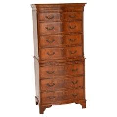 Coffre serpentin ancien sur commode