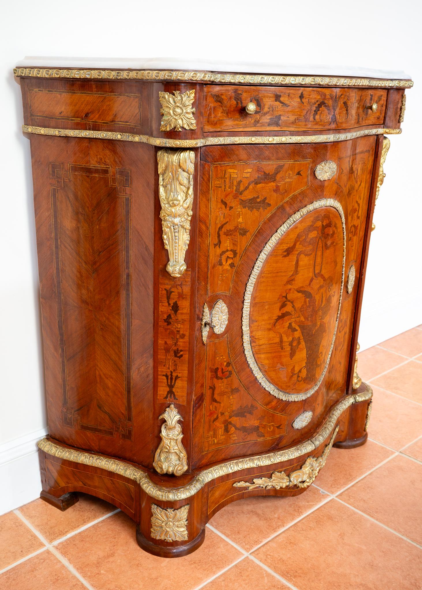 Antique French Cabinet intarsiato in legno Kingwood Marmo Ormolu Napoleone III 3