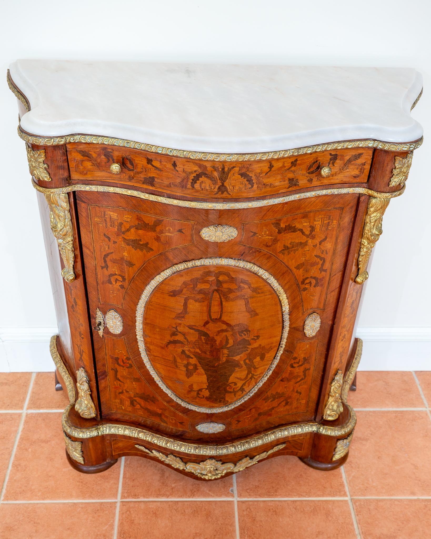 Antique French Cabinet intarsiato in legno Kingwood Marmo Ormolu Napoleone III 12