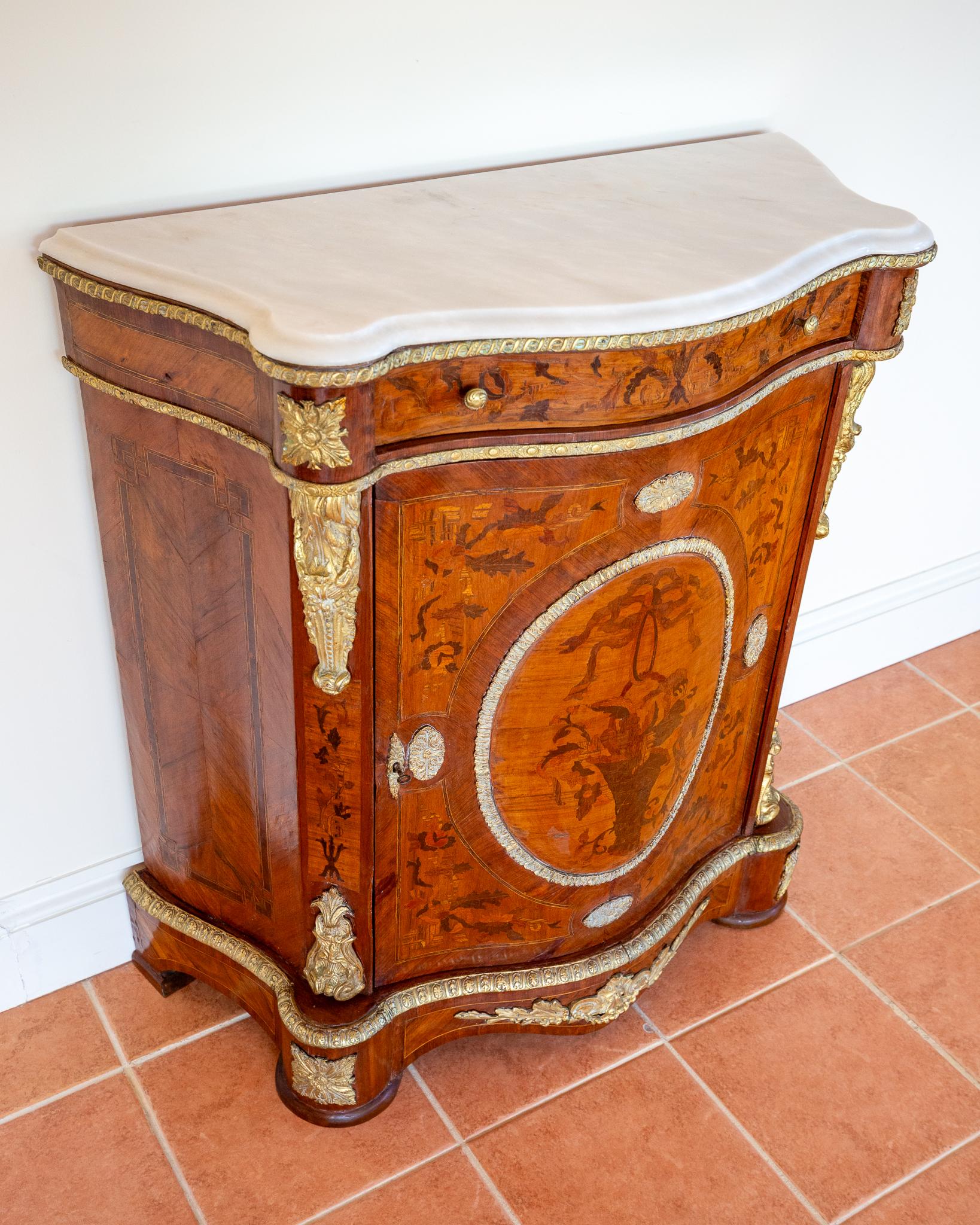 Fatto a mano Antique French Cabinet intarsiato in legno Kingwood Marmo Ormolu Napoleone III