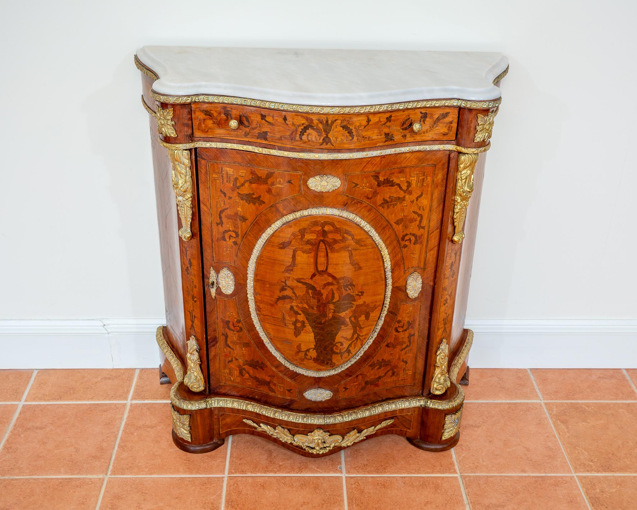 Similoro Antique French Cabinet intarsiato in legno Kingwood Marmo Ormolu Napoleone III
