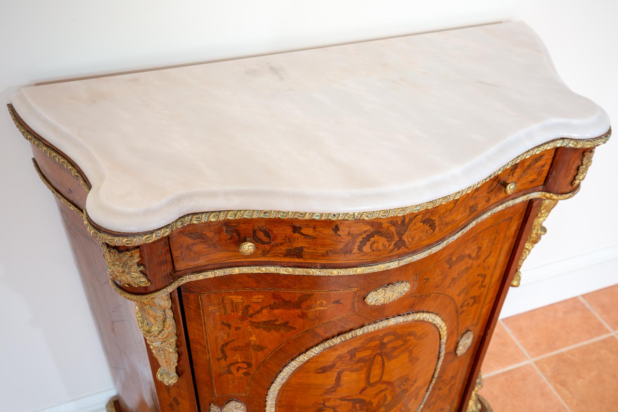 Antique French Cabinet intarsiato in legno Kingwood Marmo Ormolu Napoleone III 1
