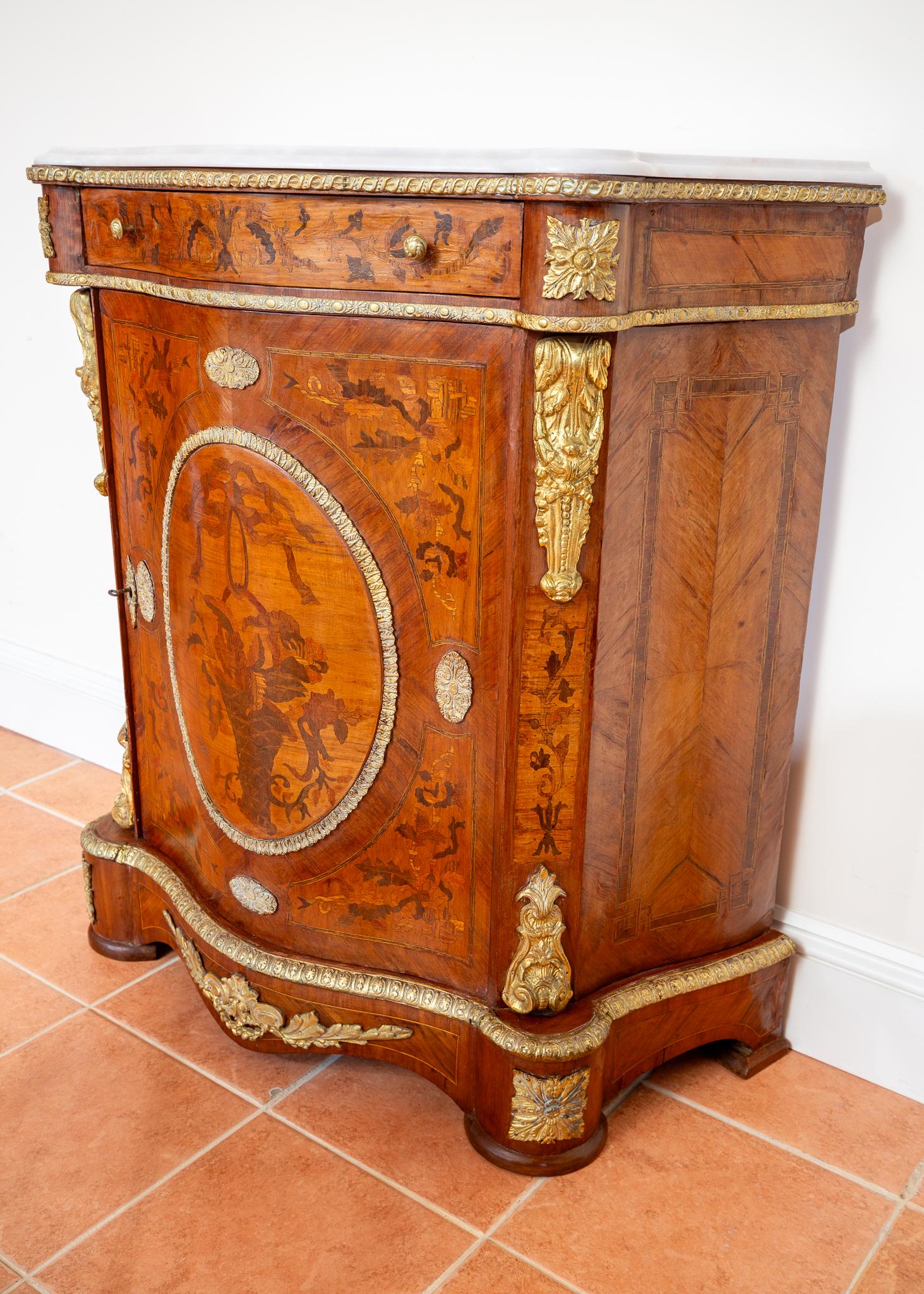 Antique French Cabinet intarsiato in legno Kingwood Marmo Ormolu Napoleone III 2