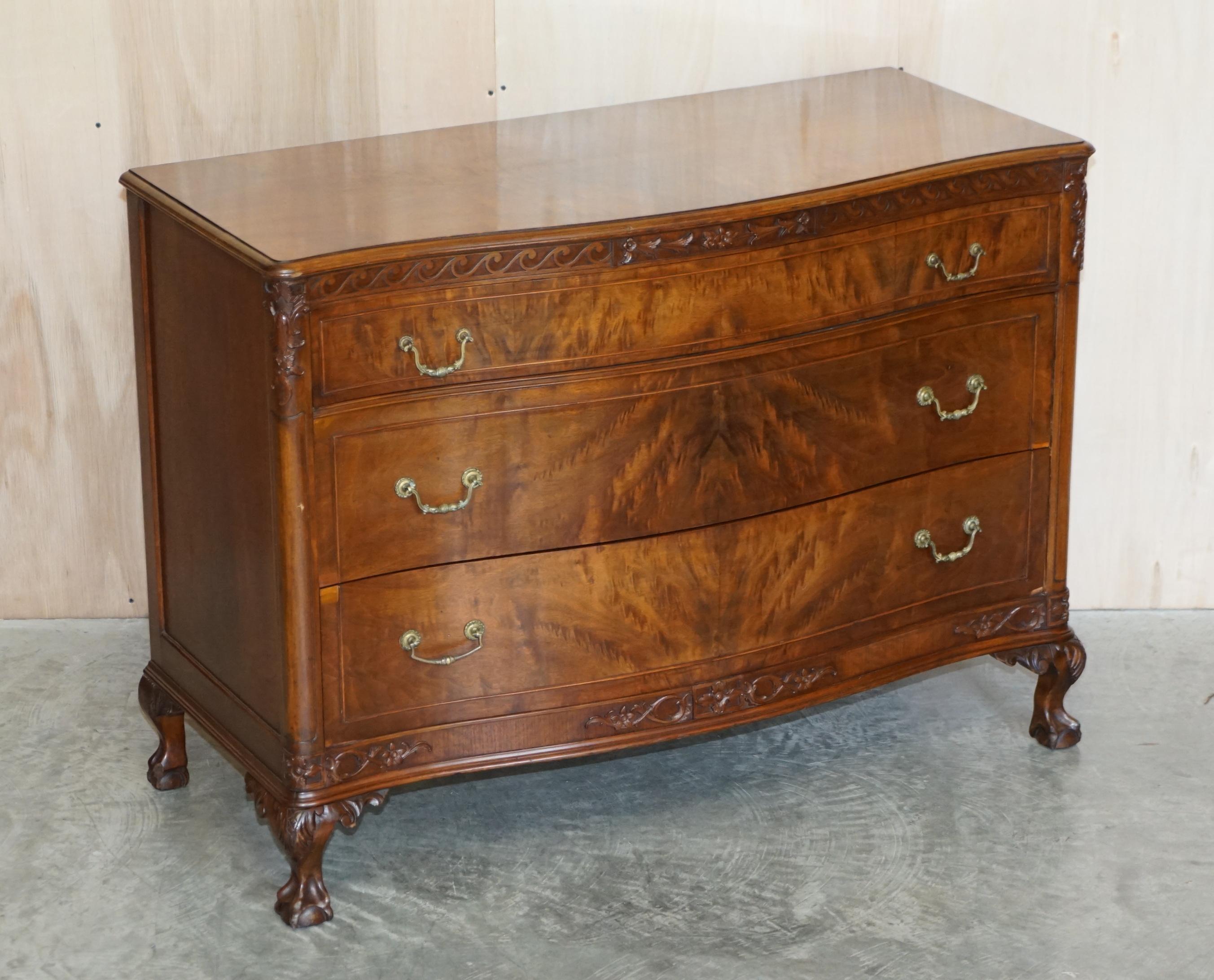 We are delighted to offer for sale this very fine, Serpentine fronted, Calw & Ball feet, late Victorian Chest of Drawers

A very good looking and expertly crafted piece, it has various, fine antique details, the carving around the trop edge with