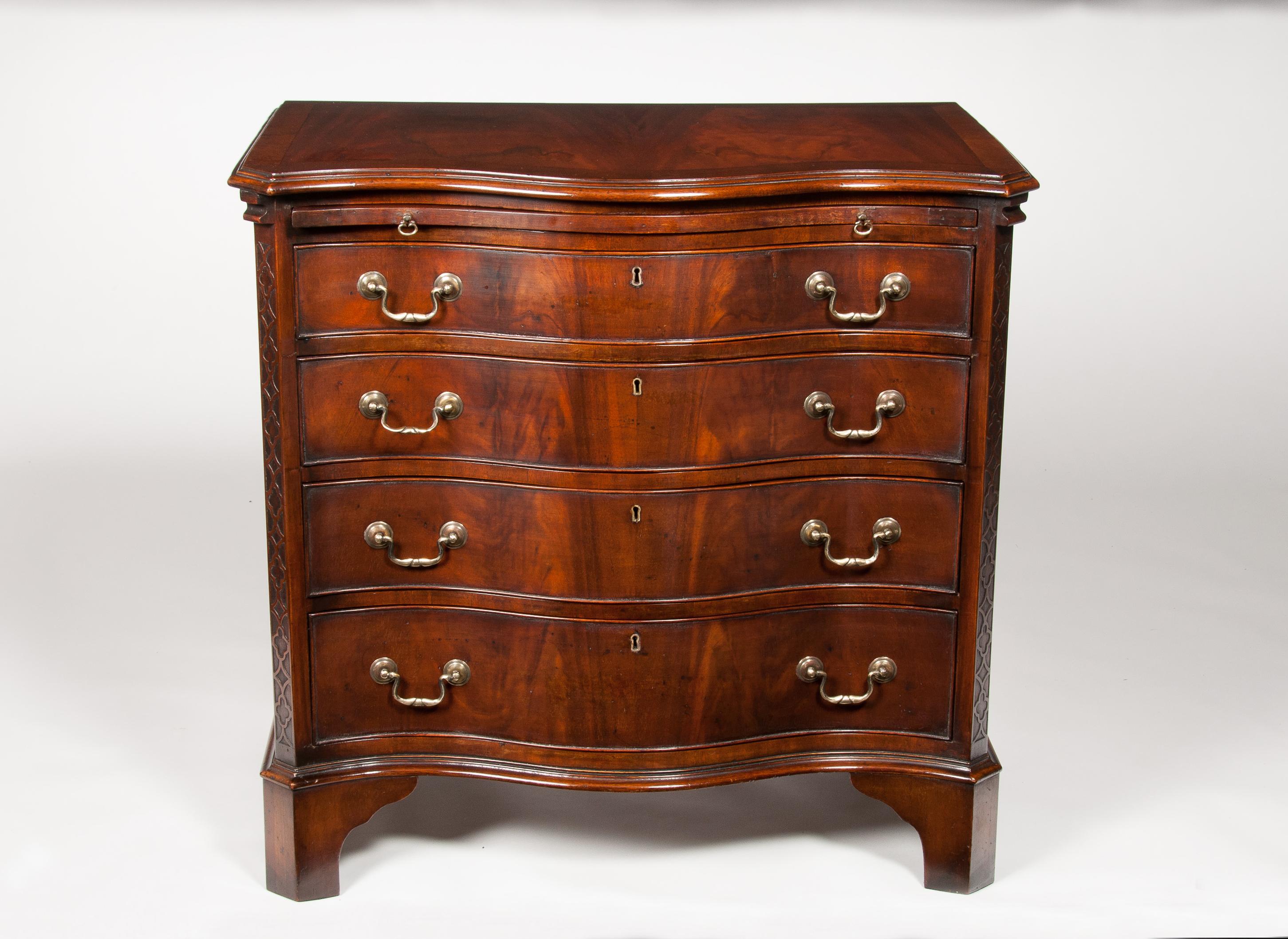 Antique Serpentine Fronted Mahogany Chest of Drawers 6