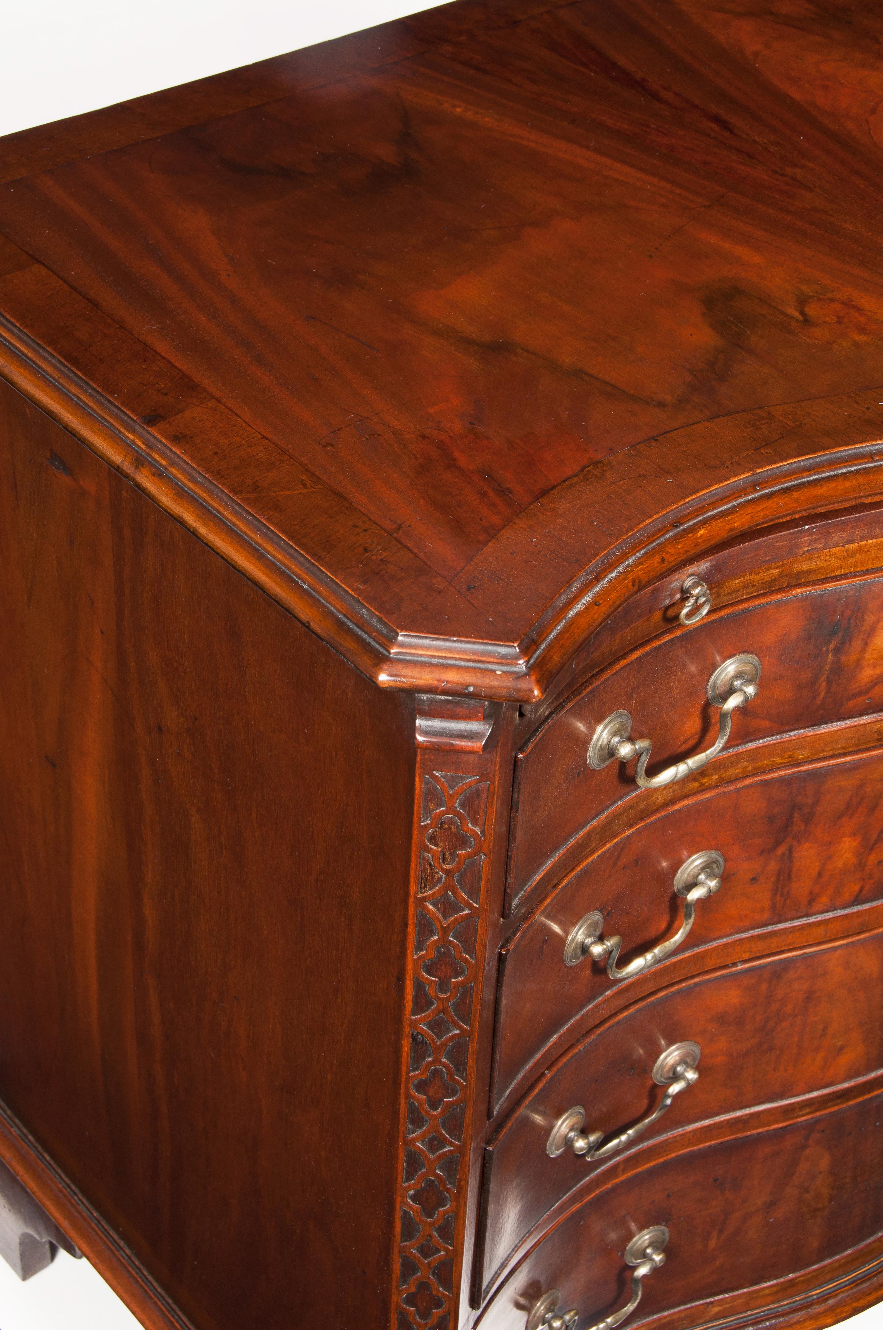 20th Century Antique Serpentine Fronted Mahogany Chest of Drawers