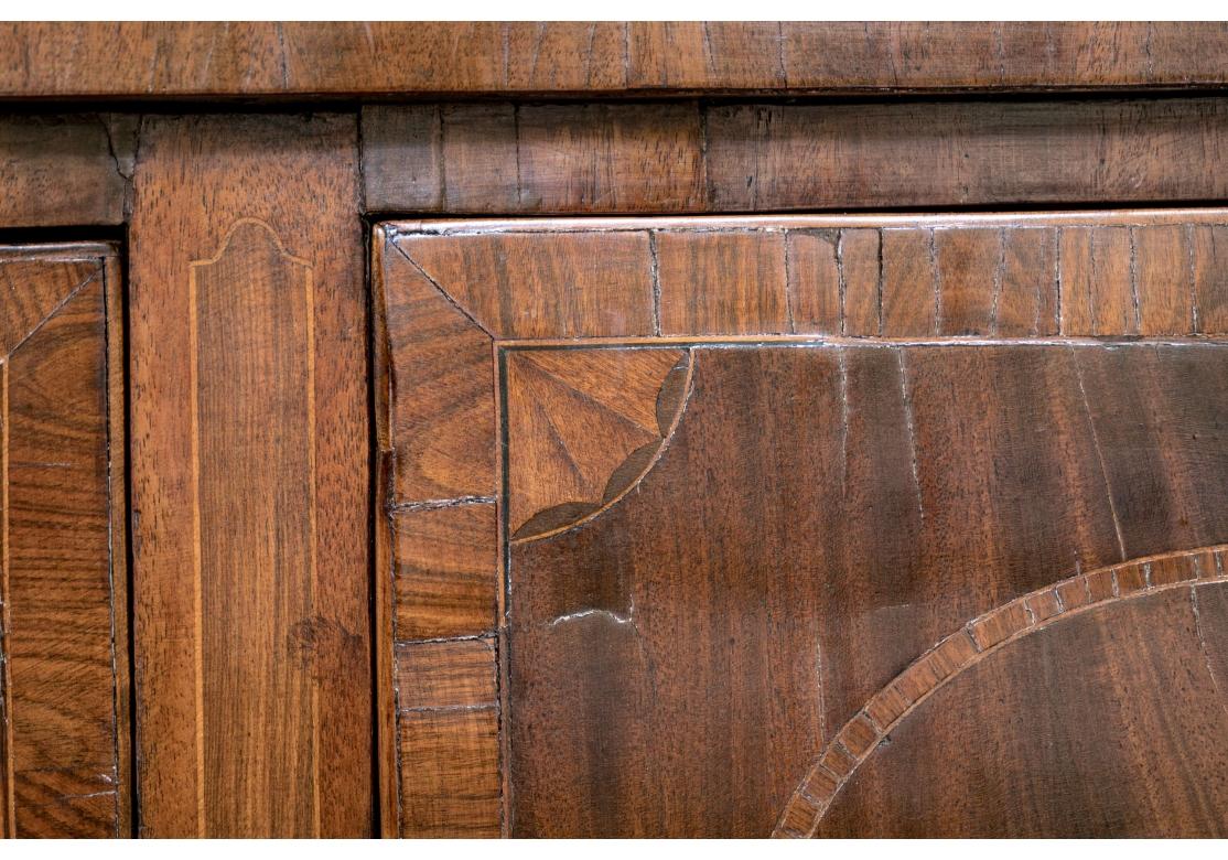 Antikes Sideboard aus Serpentinen im Hepplewhite-Stil (Messing) im Angebot
