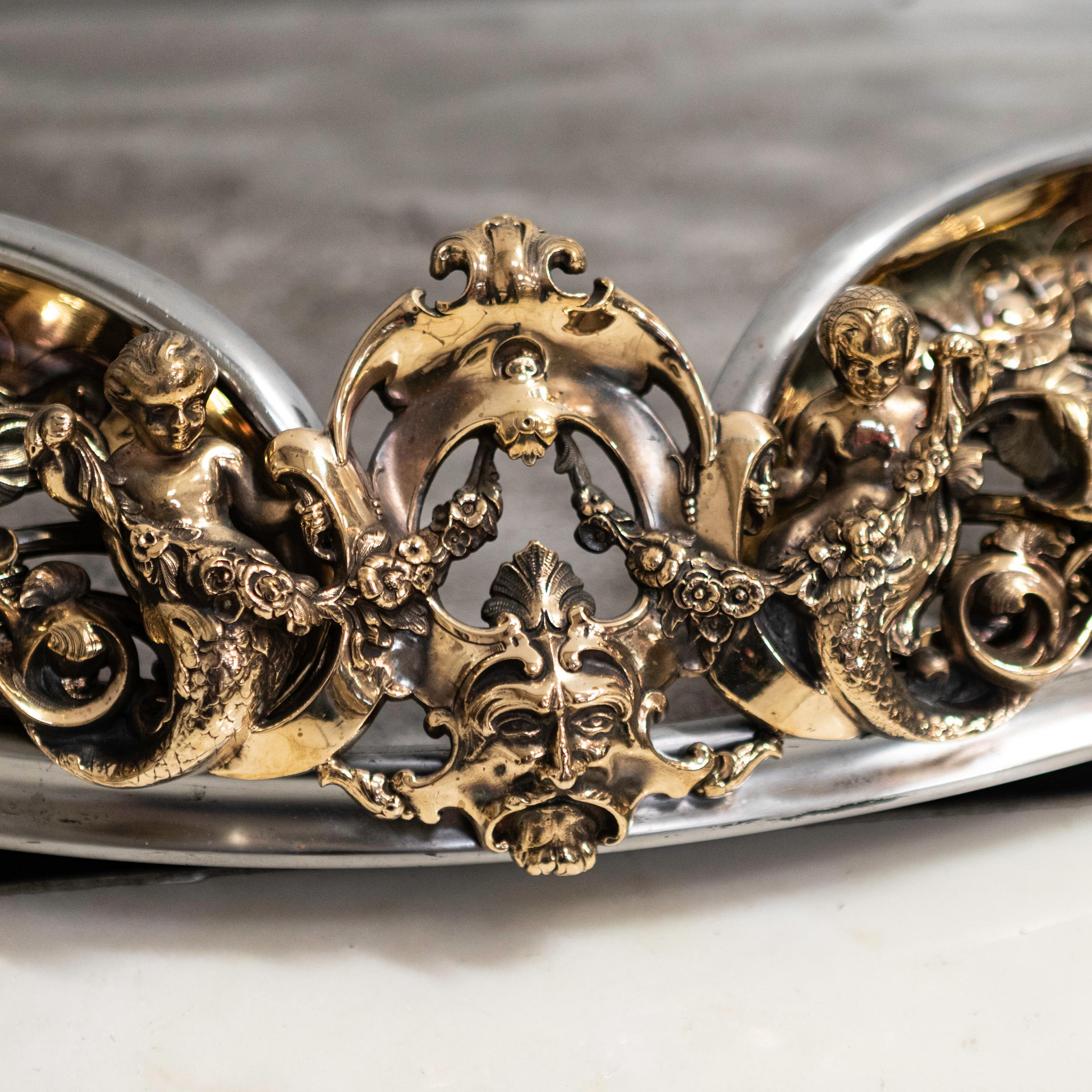 Antique Serpentine Rococo Fireplace Fender In Good Condition For Sale In Ware, GB