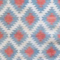 Antico tappeto indiano di cotone Dhurrie, blu indaco e rosso sbiadito, circa 1920, a tessitura piatta