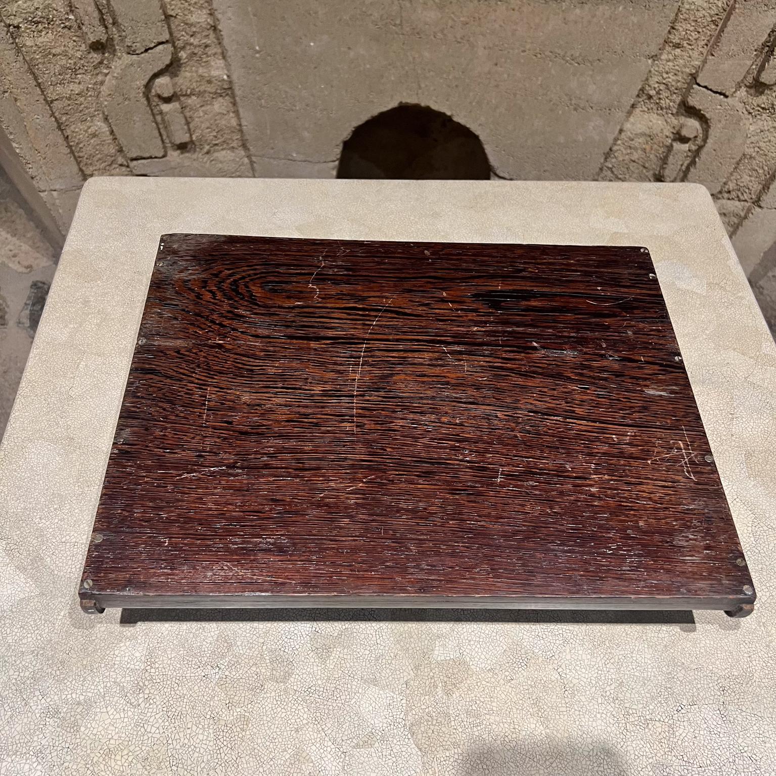 20ième siècle Plateau de service ancien en bois exotique en vente