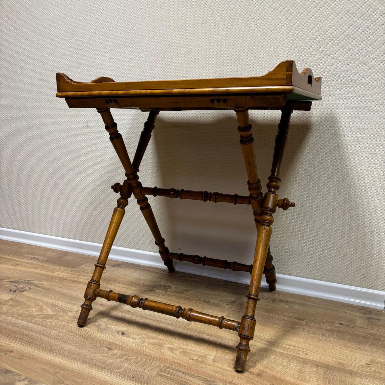 ✓ Highlight in every room
✓ High quality materials
✓ Great design

Dimensions:  W: 70cm  H: 78cm  D: 46cm

Item: Antique serving table I Butlers tray
Item no.: 811
Origin: England around 1880
Material: Cherry wood
Color: Gold-brown
Condition: