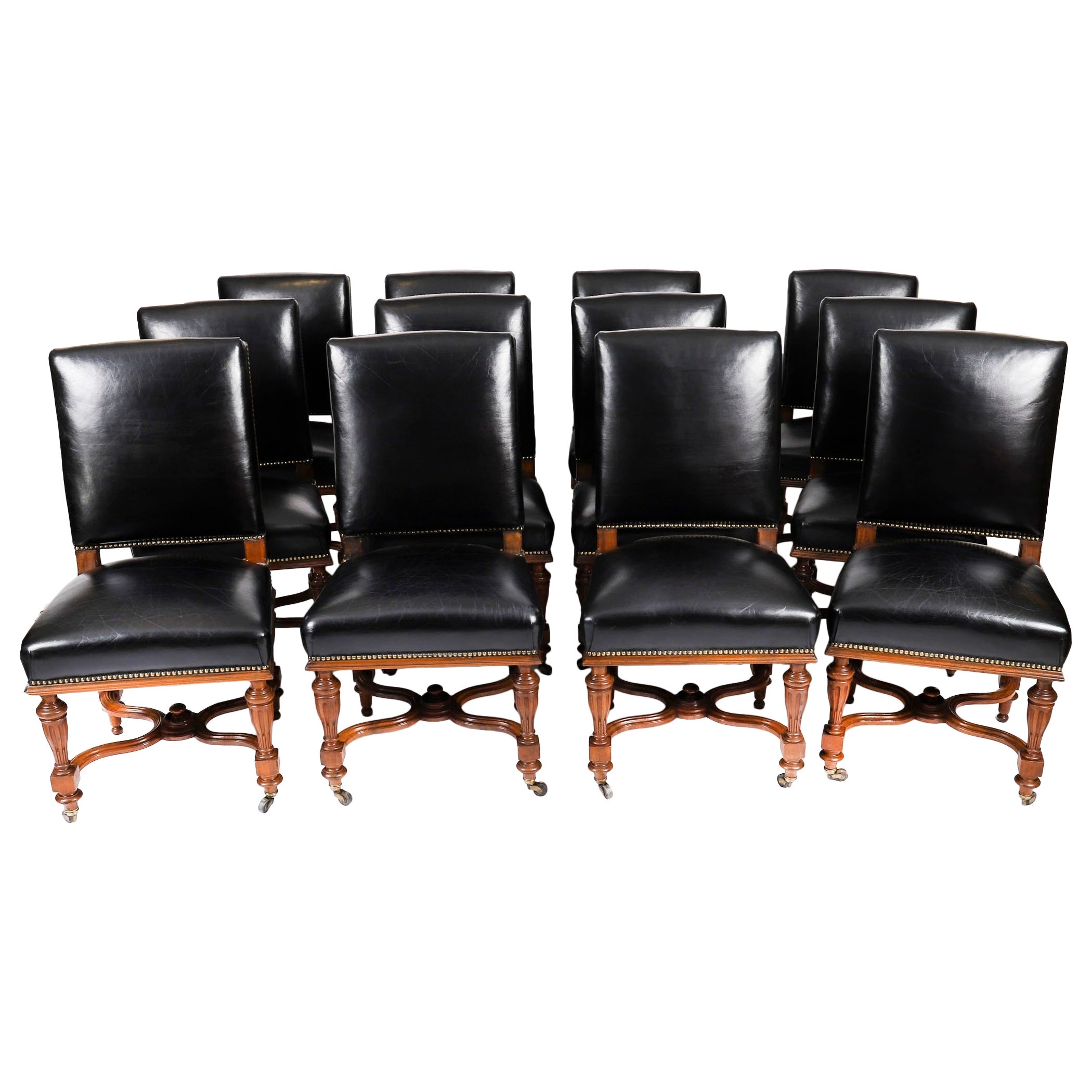 Antique Set 12 chaises de salle à manger françaises en noyer et cuir noir19thCentury en vente