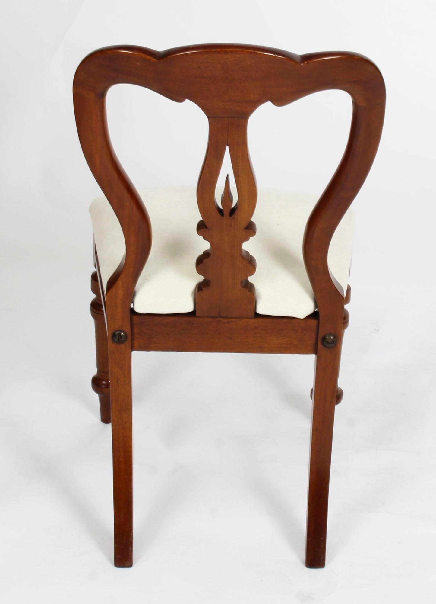 Late 19th Century Antique Set of 12 Victorian Mahogany Spoon Back Dining Chairs 19th Century
