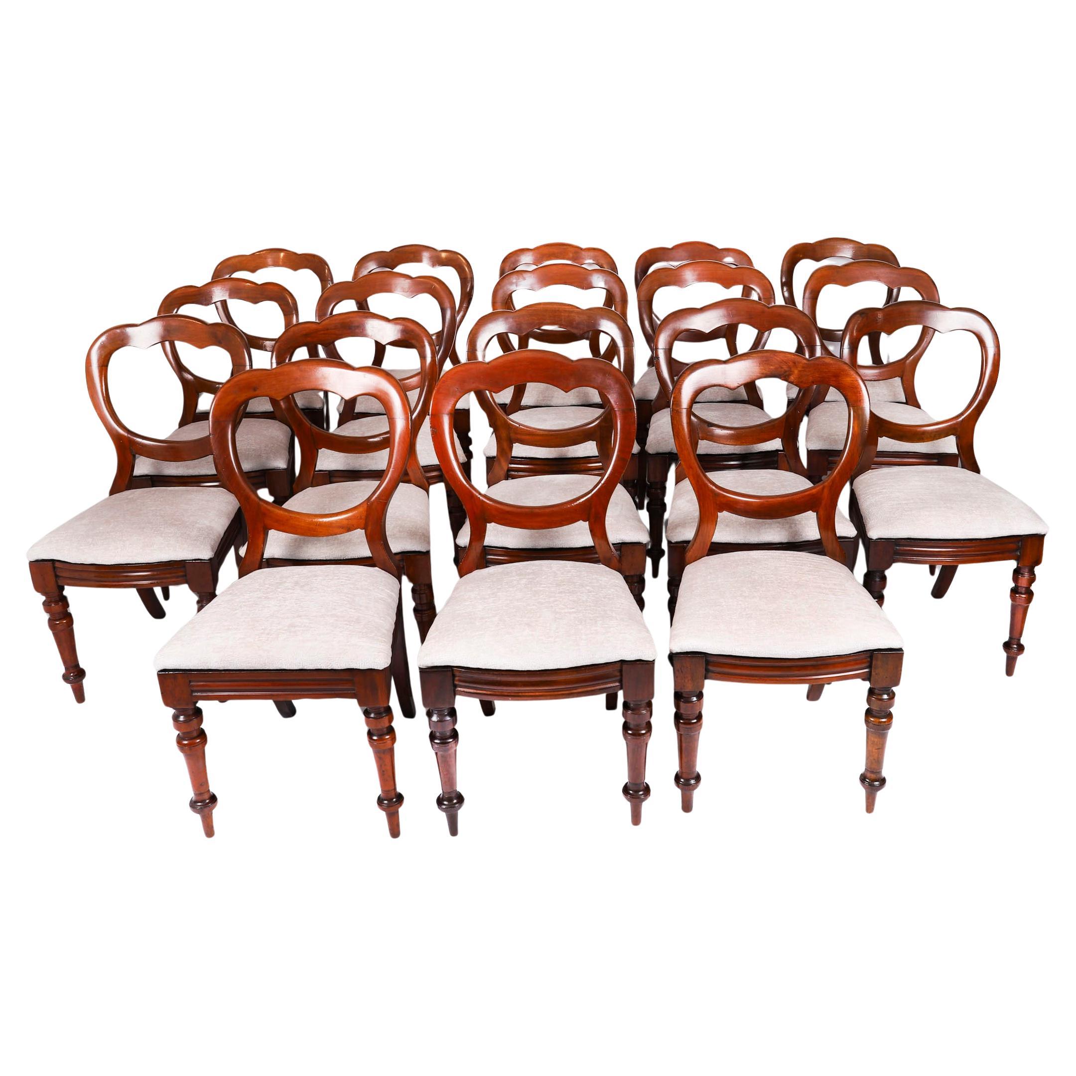 Antico set di 18 sedie da pranzo vittoriane del XIX secolo