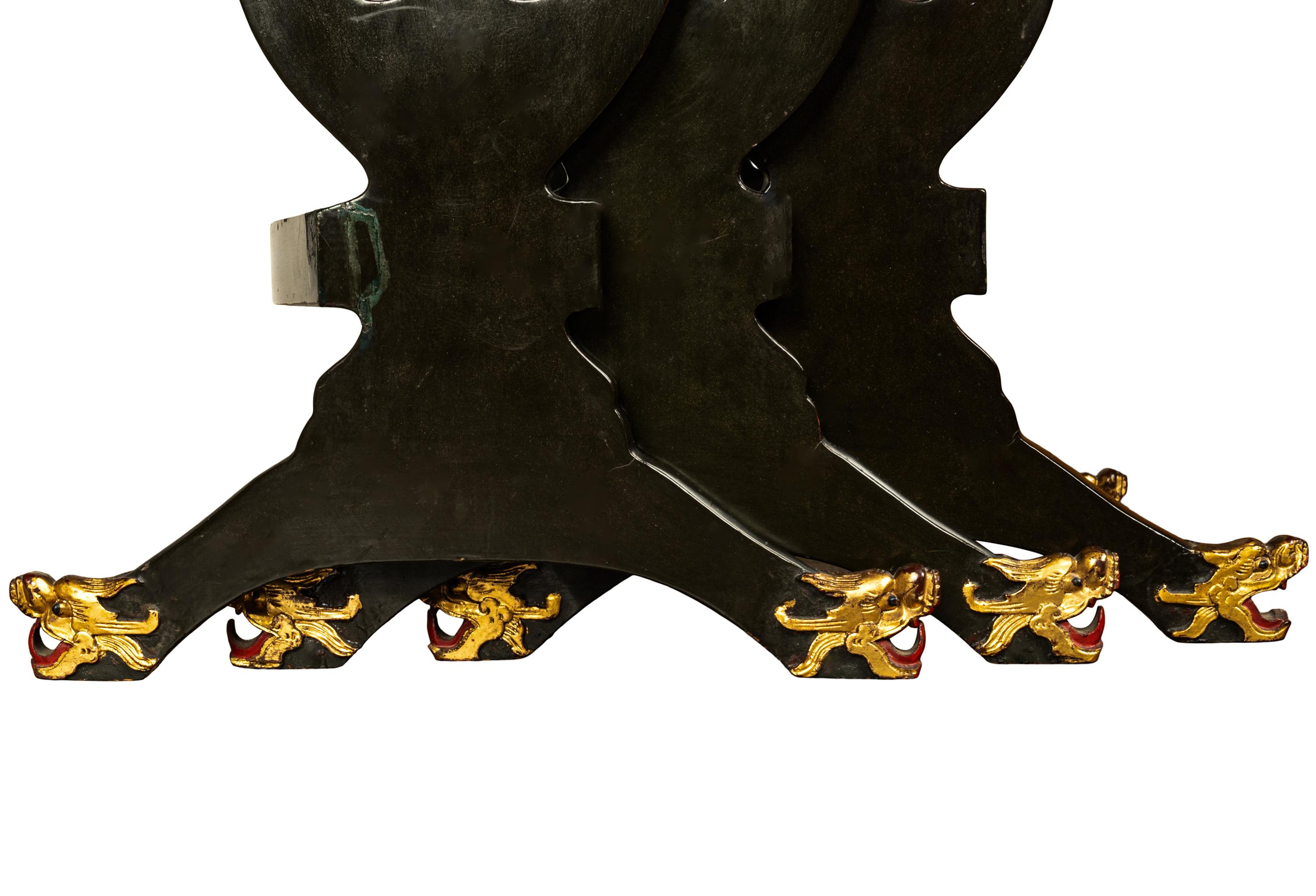 Ensemble ancien de 3 tables d'exportation chinoise en laque dorée à pieds de dragon 1890 en vente 8